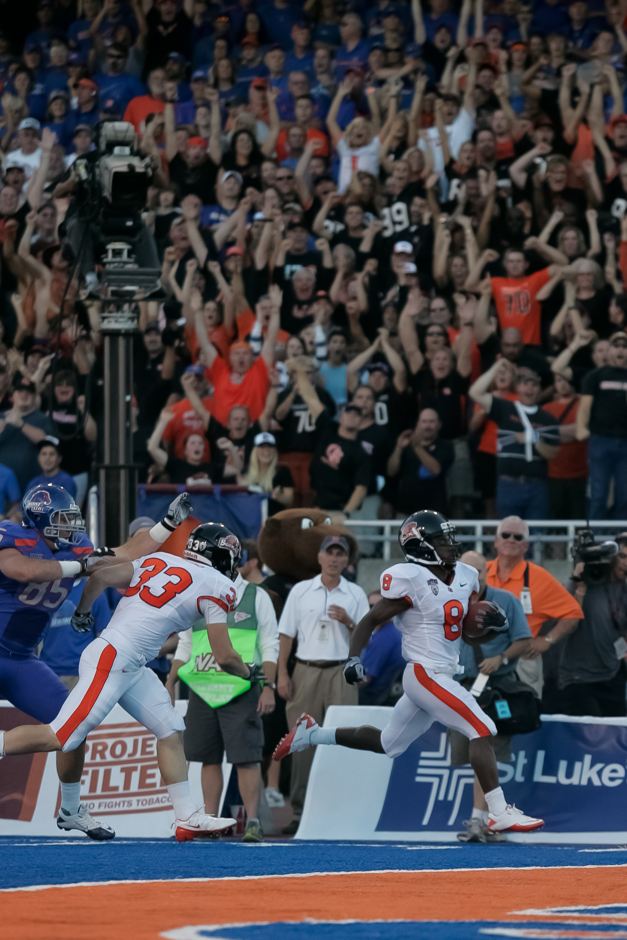 BOISE, ID - SEPTEMBER 25: Wide receiver James Rodgers #8 of the Oregon State Beavers runs in for a touchdown against the Boise State Broncos at Bronco Stadium on September 25, 2010 in Boise, Idaho. (Photo by Otto Kitsinger III/Getty Images)