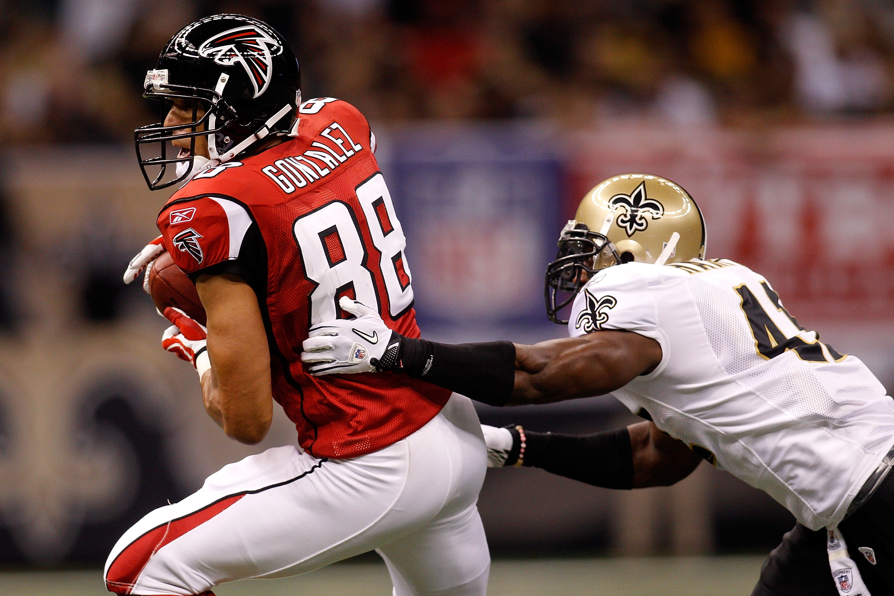 NEW ORLEANS - SEPTEMBER 26:  Tony Gonzalez #88 of the Atlanta Falcons is tackled as he makes a catch by Roman Harper #41 of the New Orleans Saints at the Louisiana Superdome on September 26, 2010 in New Orleans, Louisiana.  (Photo by Chris Graythen/Getty