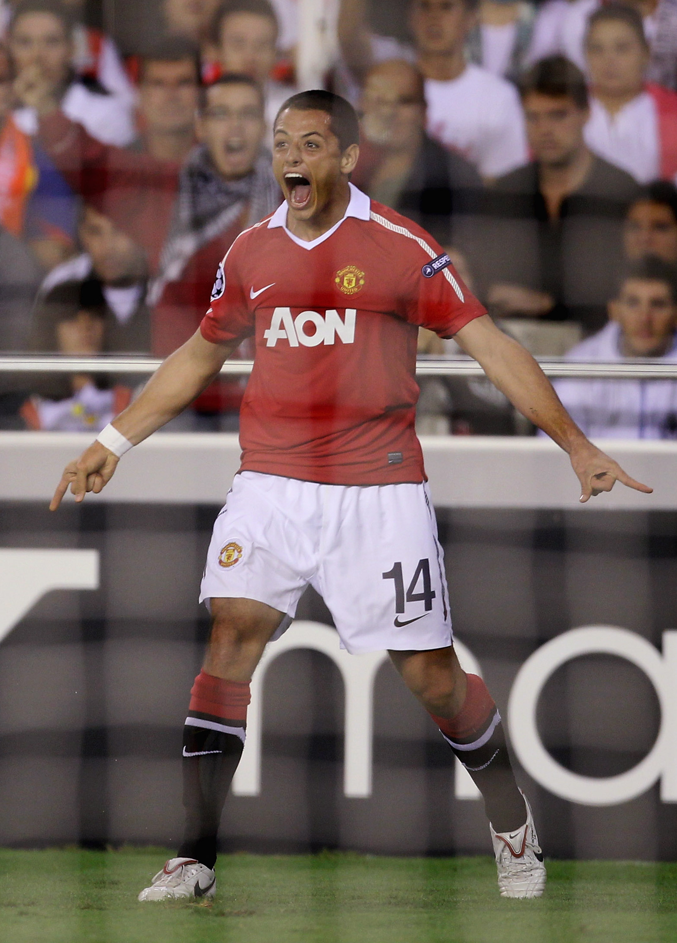 VALENCIA, SPAIN - SEPTEMBER 29:  Javier Hernandez of Manchester United celebrates after scoring the opening goal during the UEFA Champions League Group C match between Valencia and Manchester United at the Mestalla Stadium on September 29, 2010 in Valenci