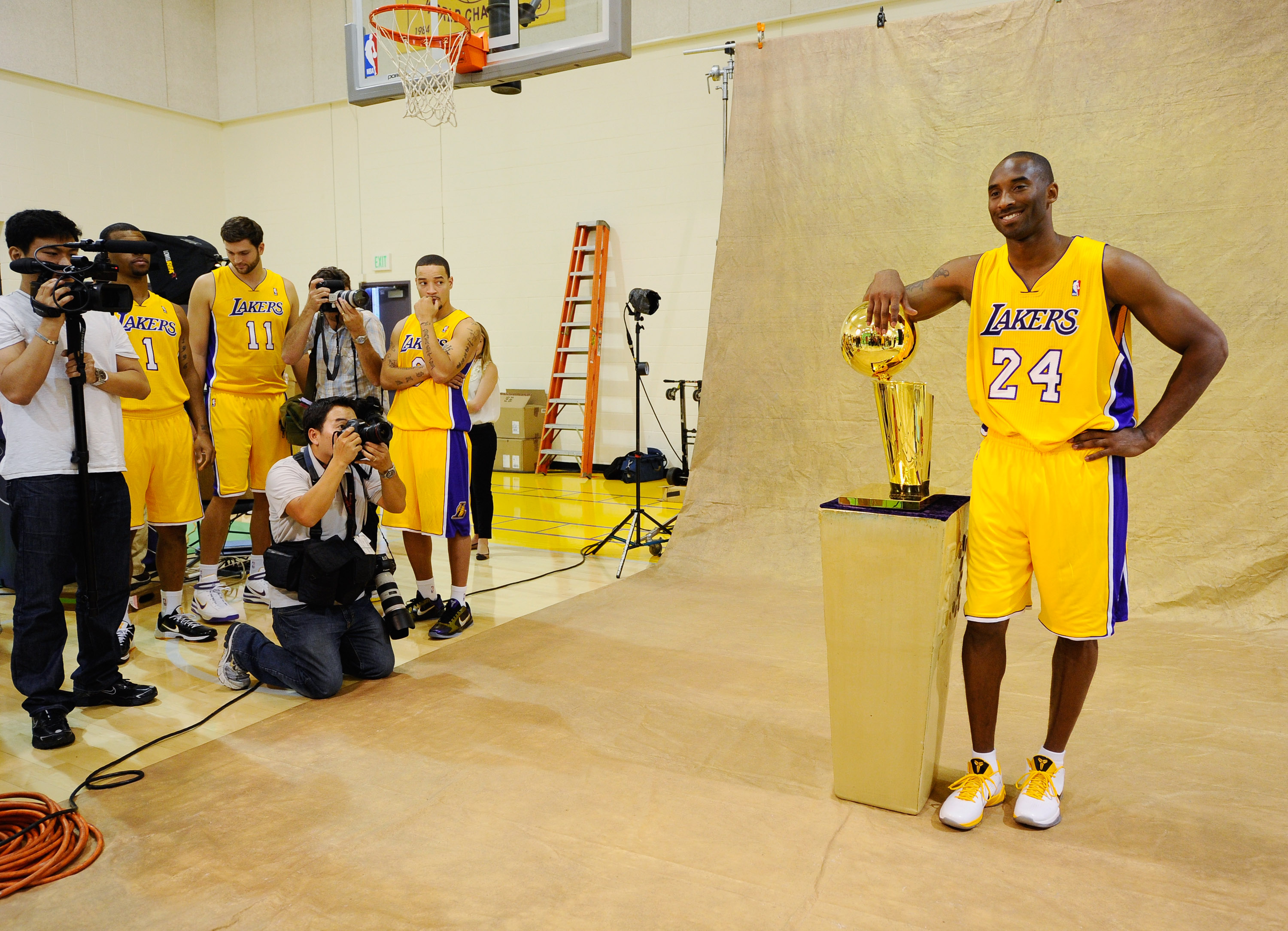 Lakers win 16th title; Kobe gets fifth ring