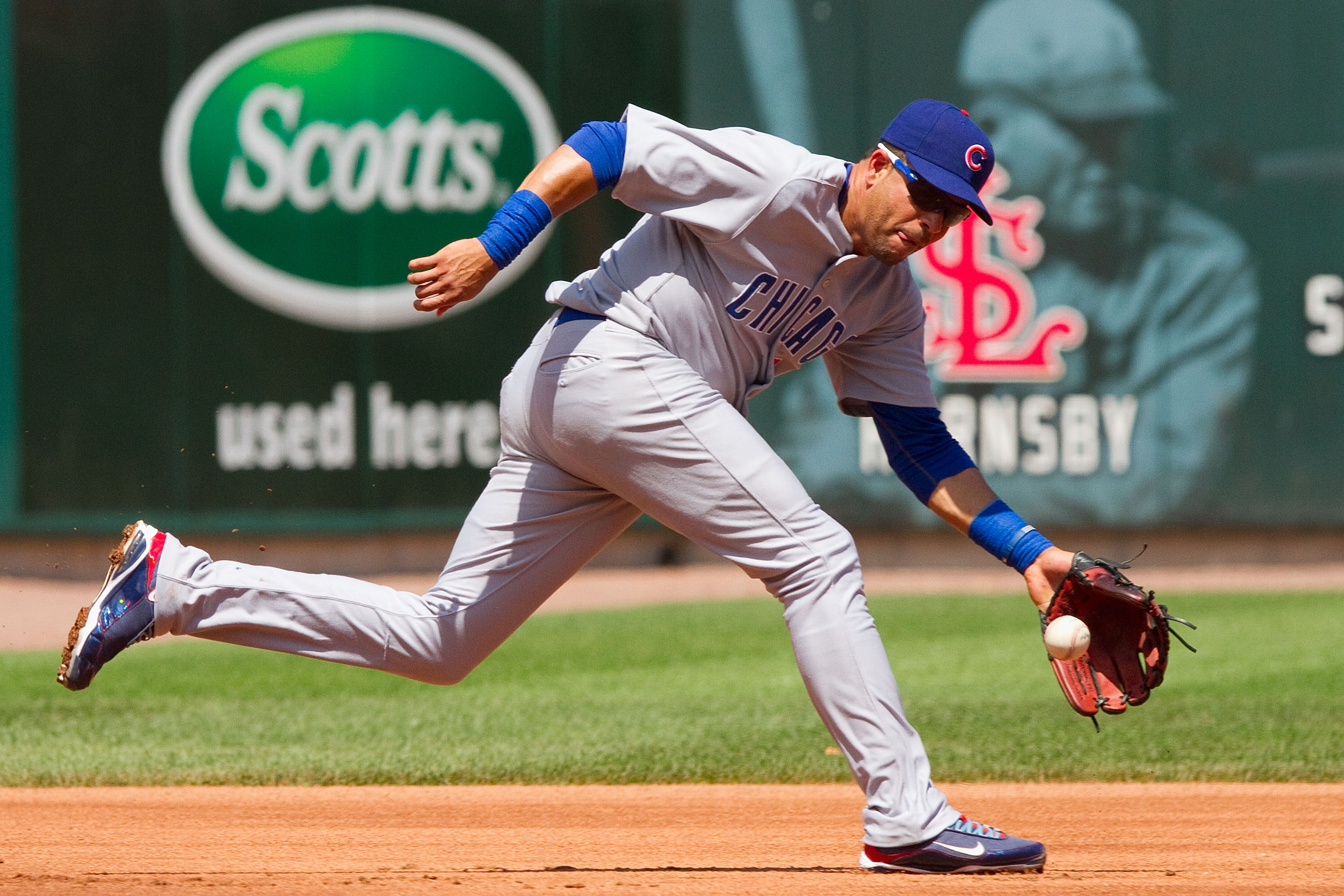 ST. LOUIS - AUGUST 15: Aramis Ramirez #16 of the Chicago Cubs fields a ground ball against the St. Louis Cardinals at Busch Stadium on August 15, 2010 in St. Louis, Missouri.  The Cubs beat the Cardinals 9-7.  (Photo by Dilip Vishwanat/Getty Images)
