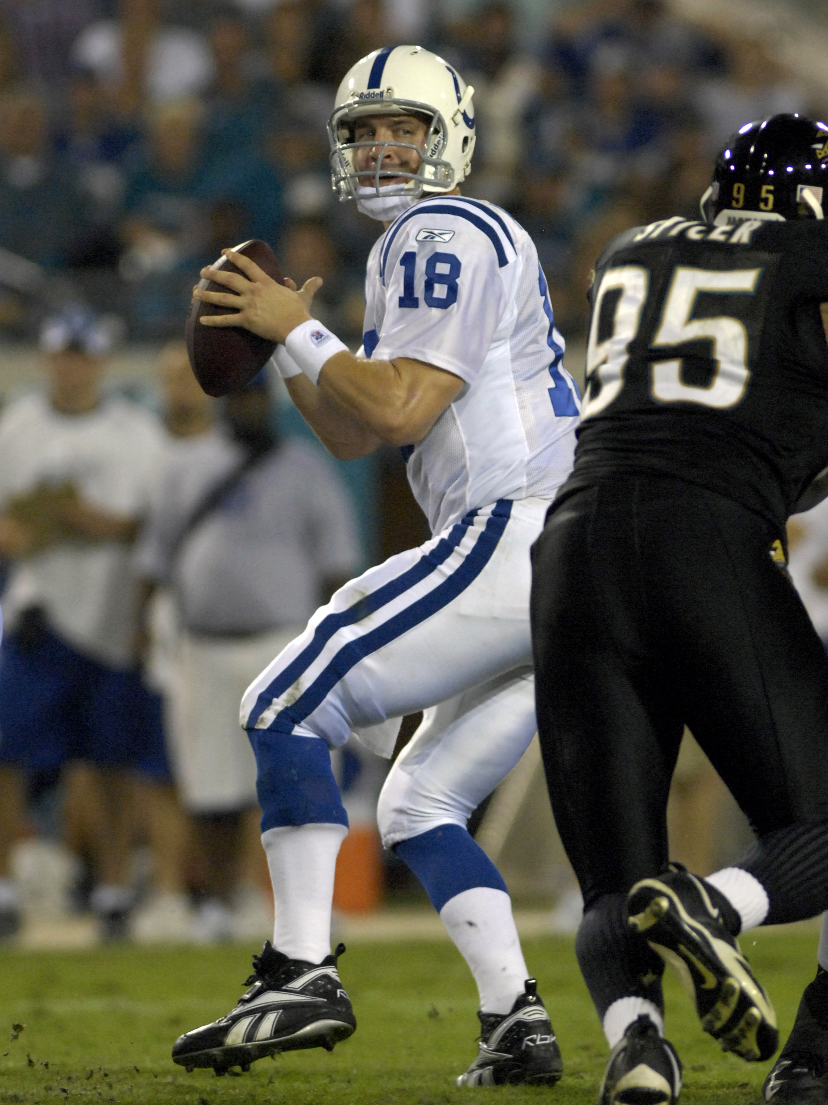 Manning, Colts control Jaguars, 29-7