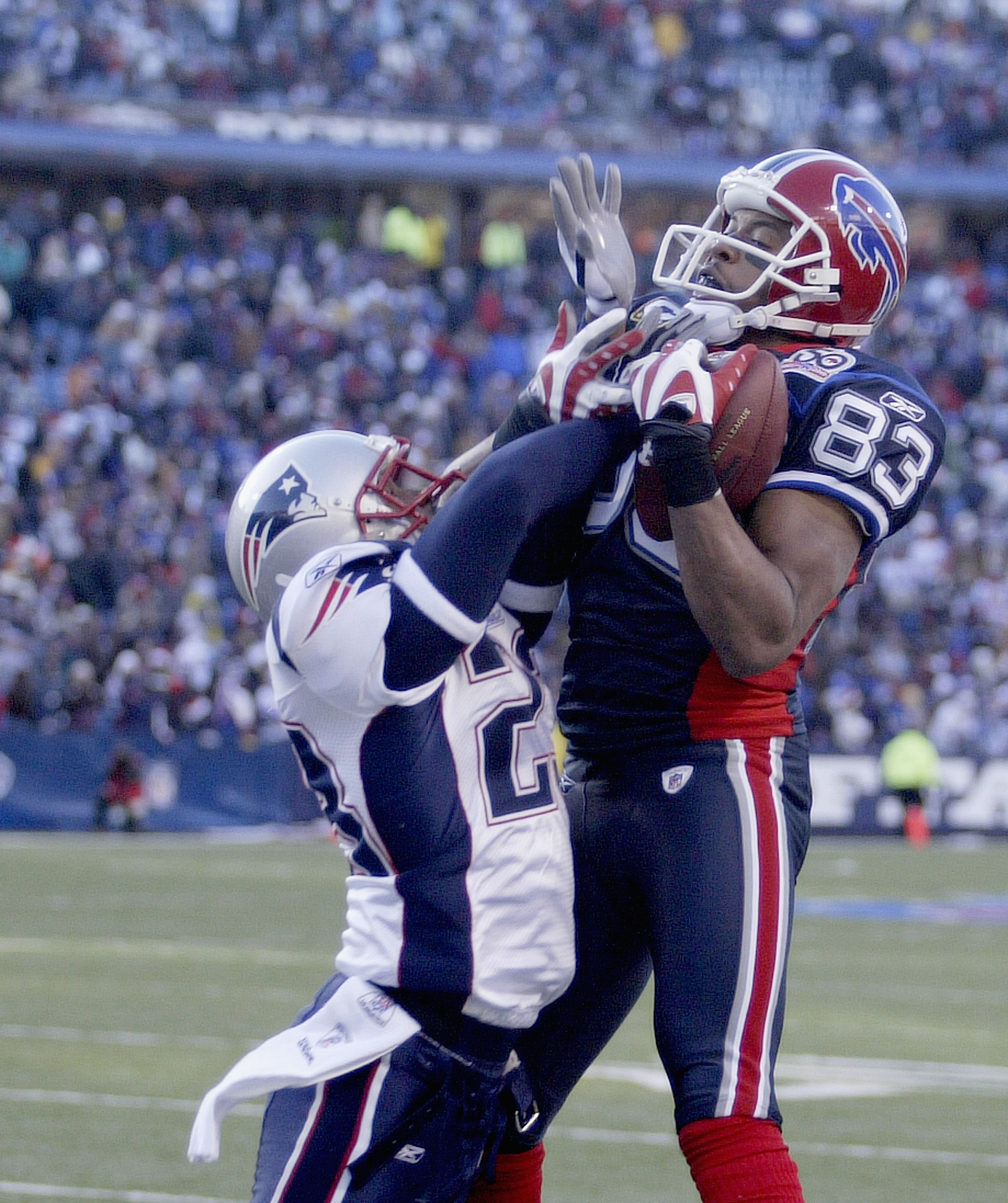 18 October 2009: Buffalo Bills running back Marshawn Lynch (23) in action  during to the NFL football game between the Buffalo Bills and New York Jets  at Giants Stadium in East Rutheford