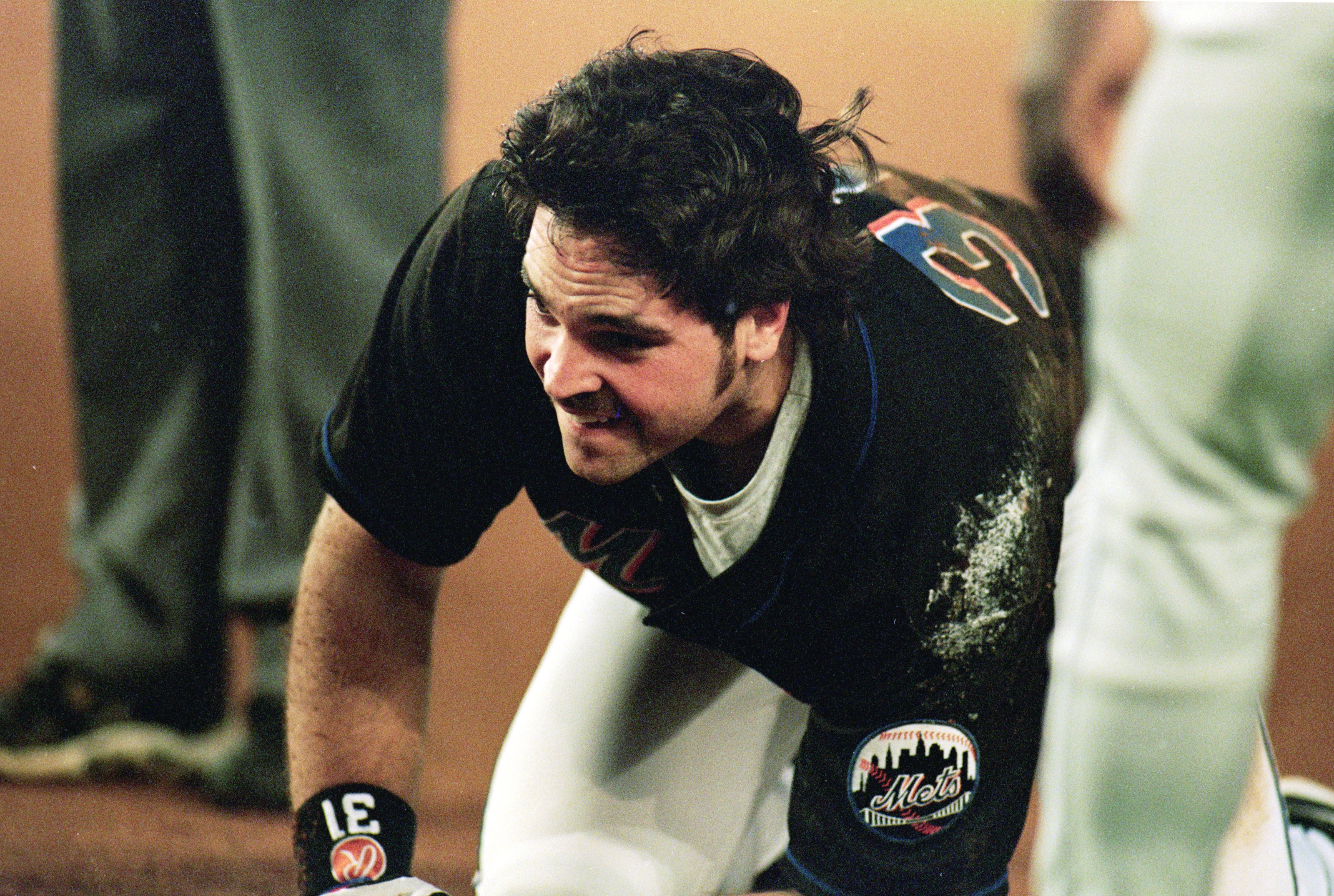 Mackey Sasser Coaches Kids at Shea Stadium - Mets History