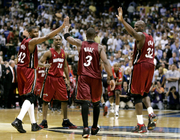 Buy NBA Men's Miami Heat Alonzo Mourning Originals Legendary