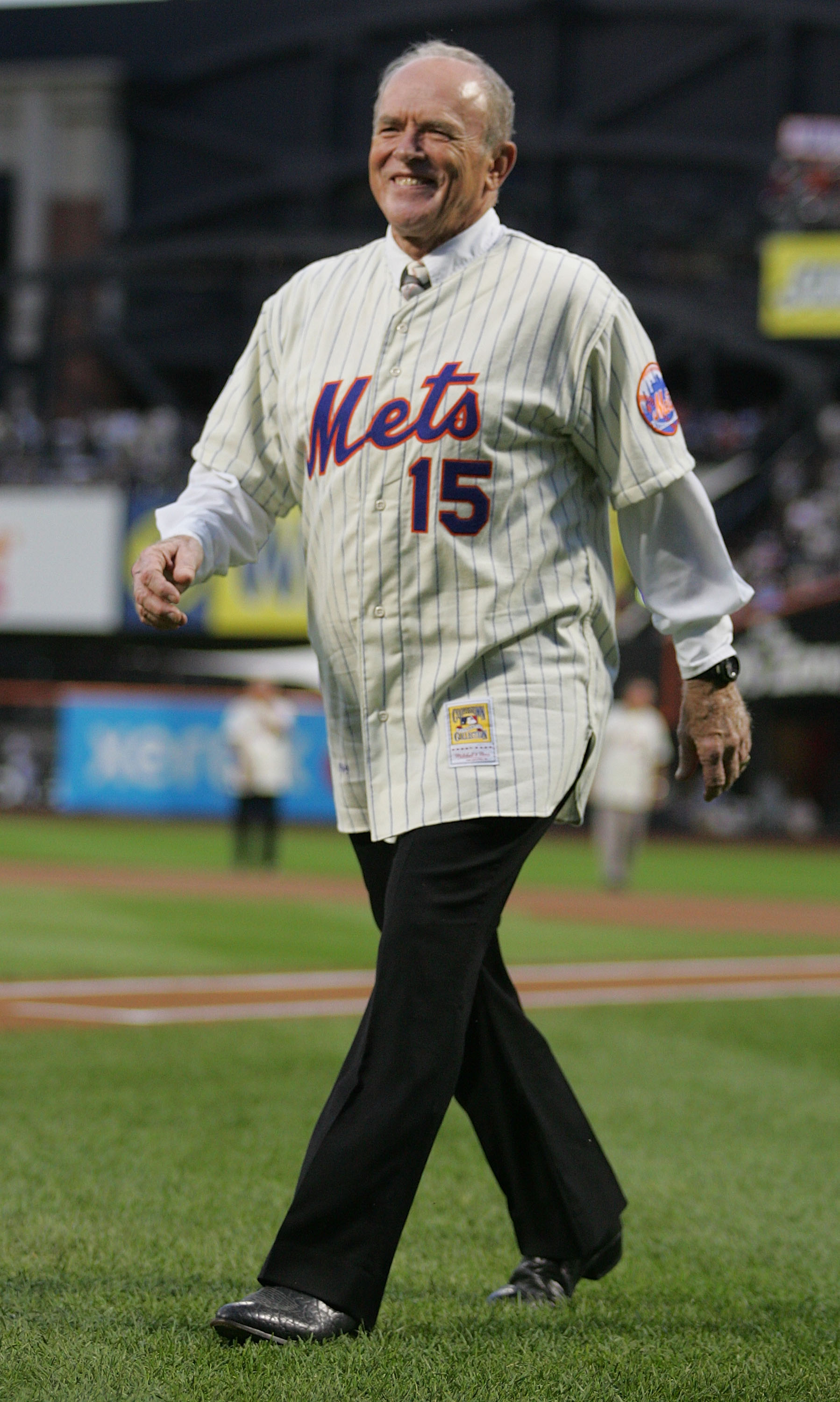 Mackey Sasser Coaches Kids at Shea Stadium - Mets History