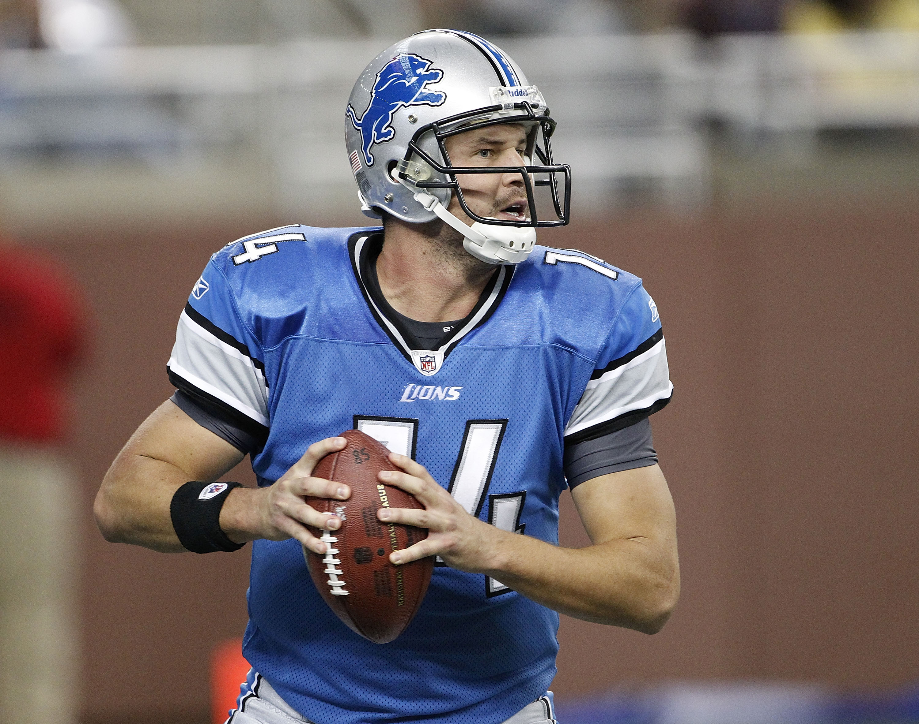 DETROIT - SEPTEMBER 19:  Shaun Hill #14 of the Detroit Lions drops back to pass during the game against the Philadelphia Eagles at Ford Field on September 19, 2010 in Detroit, Michigan. The Eagles defeated the Lions 35-32.  (Photo by Leon Halip/Getty Imag