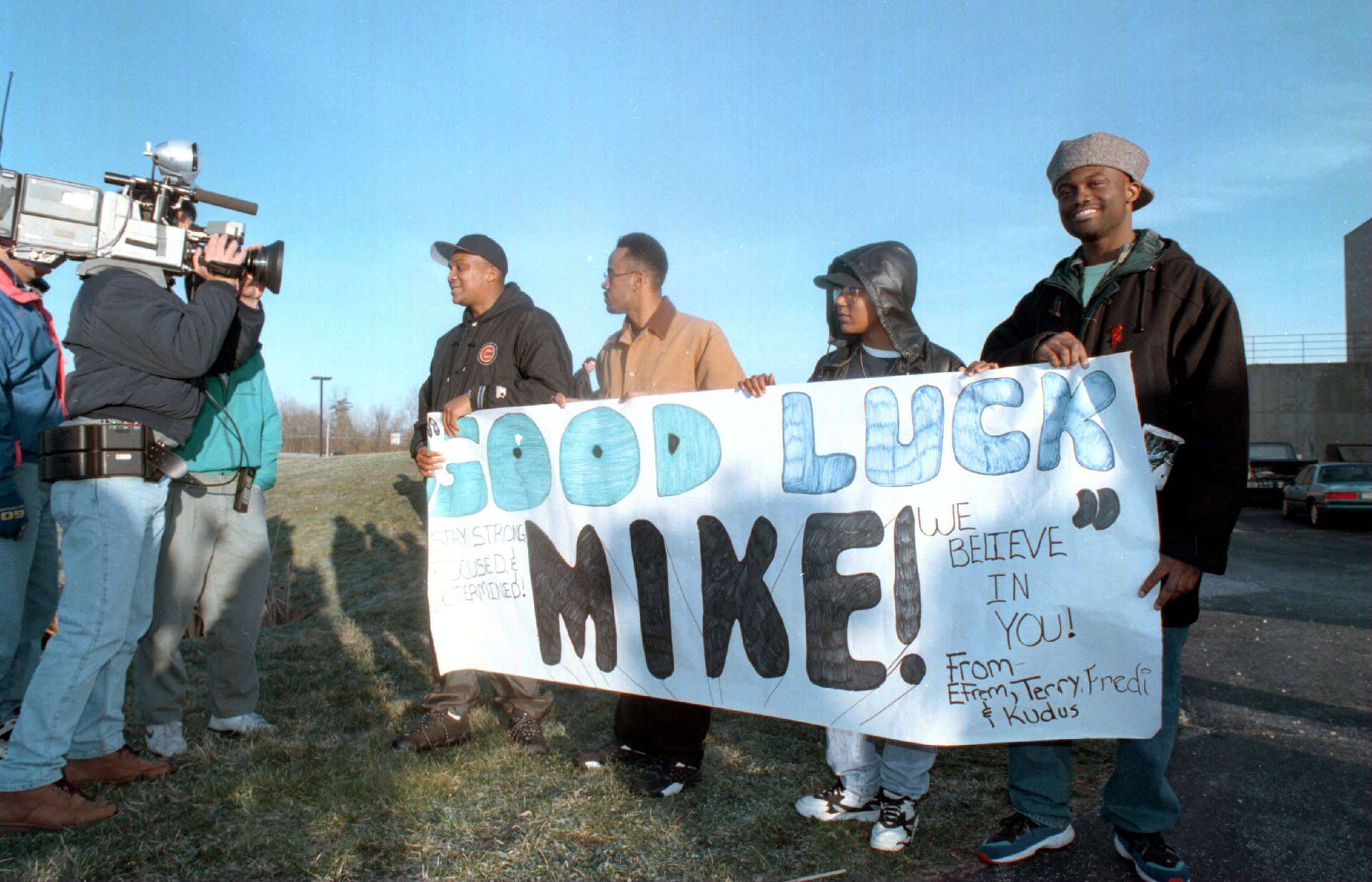 25 MAR 1995: MIKE TYSON SUPPORTERS DISPLAY THEIR FAITH IN A BANNER TO THE MEDIA OUTSIDE NATIONAL ISLAMIC CENTER IN PLAINFIELD, INDIANA. THE FORMER HEAVYWEIGHT ATTENDED A SERVICE AT THE CENTER FOLLOWING HIS RELEASE FROM A THREE YEAR PRISON SENTENCE FOR T