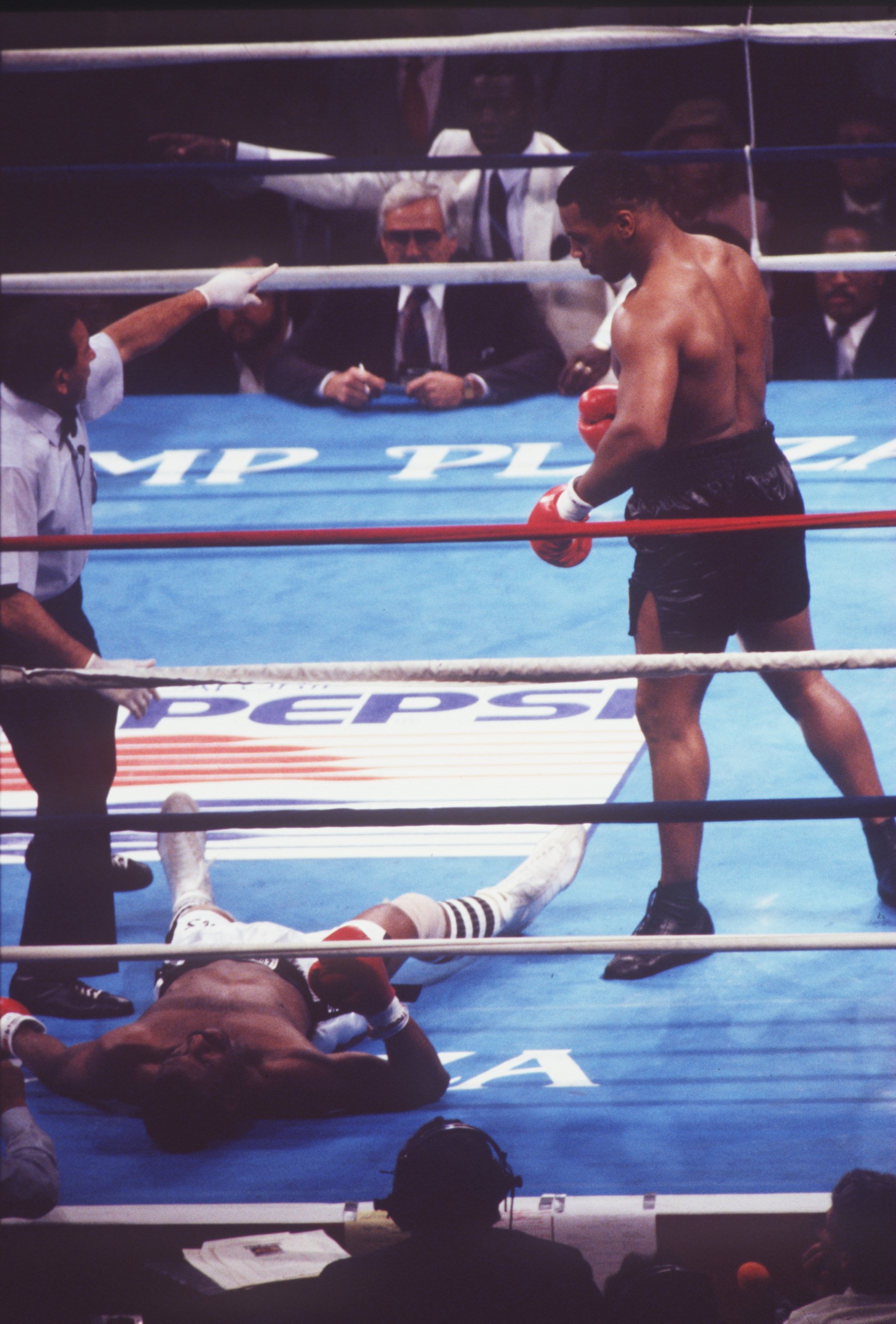 27 JUN 1988:  MIKE TYSON IS SENT TO A NEUTRAL CORNER AFTER PUTTING MICHAEL SPINKS ON THE CANVAS DURING THEIR WORLD HEAVYWEIGHT CHAMPIONSHIP FIGHT IN ATLANTIC CITY. TYSON REMAINED UNDISPUTED CHAMPION AFTER WINNING THE FIGHT WITH A 1ST ROUND KNOCK OUT. Mand