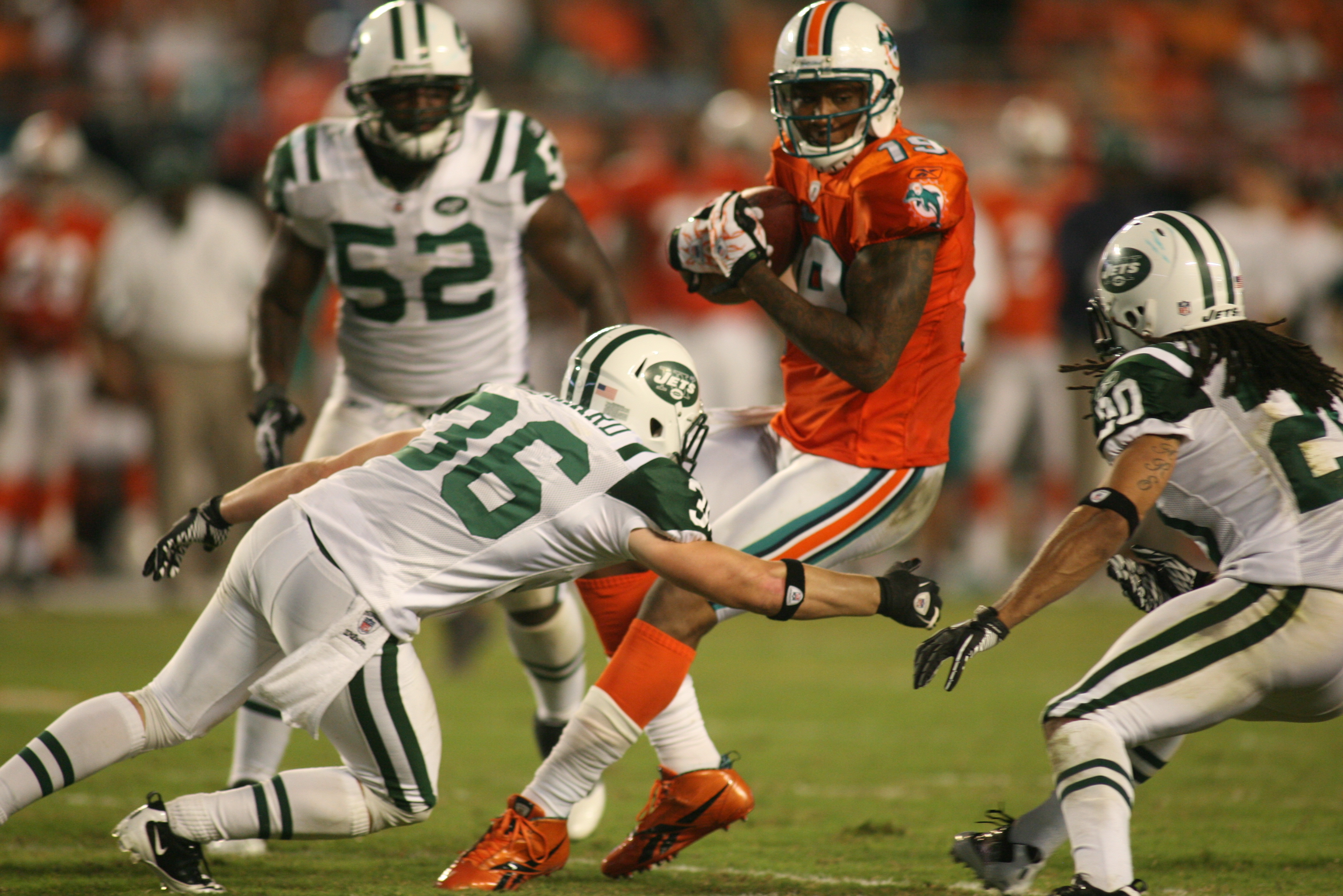 Miami Dolphins - Dolphins wide receiver Brandon Marshall (19) catches