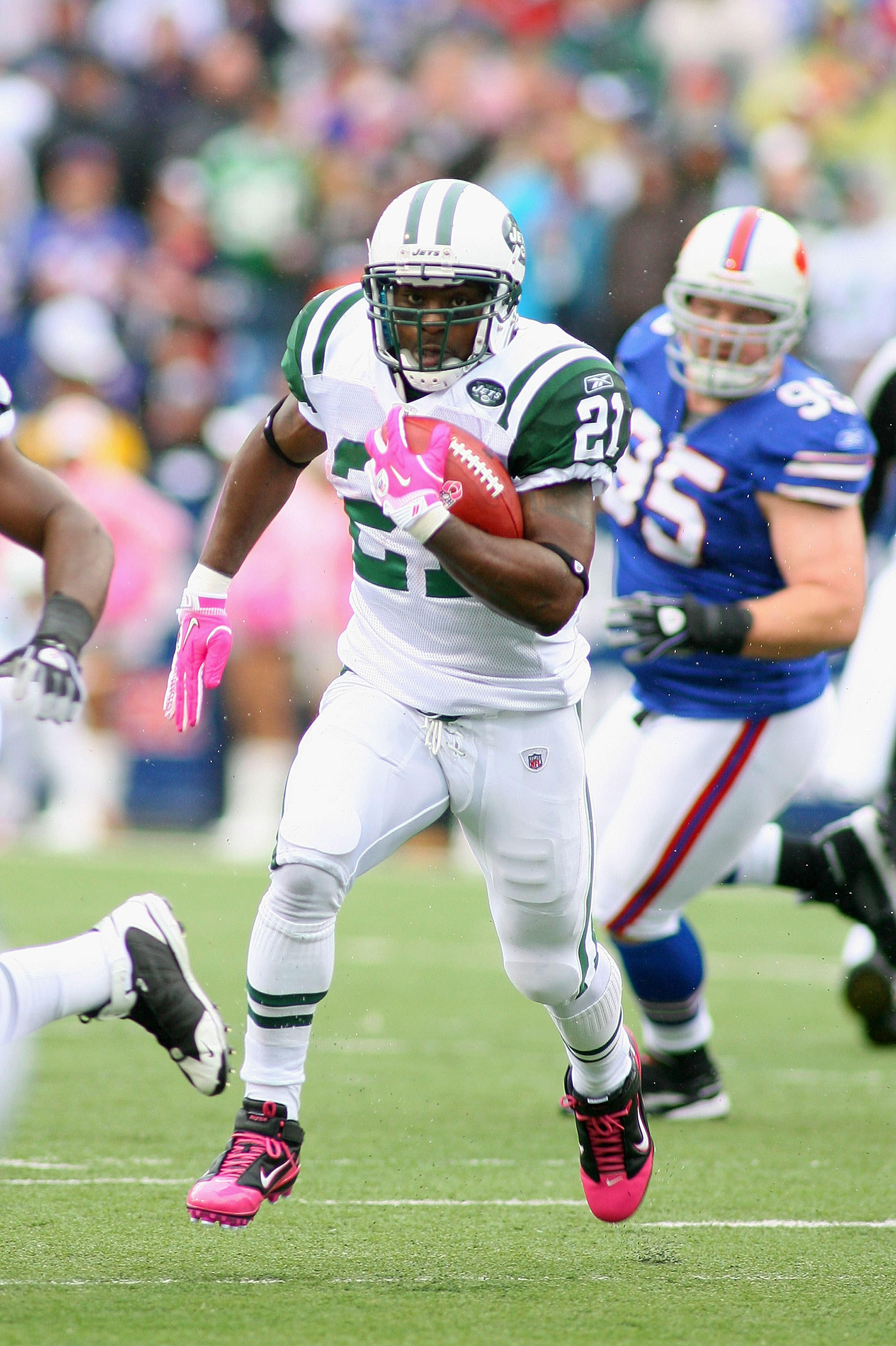 ORCHARD PARK, NY - OCTOBER 03: LaDanian Tomlinson #21 of the New York Jets runs against the Buffalo Bills at Ralph Wilson Stadium on October 3, 2010 in Orchard Park, New York. The Jets won 38-14. (Photo by Rick Stewart/Getty Images)