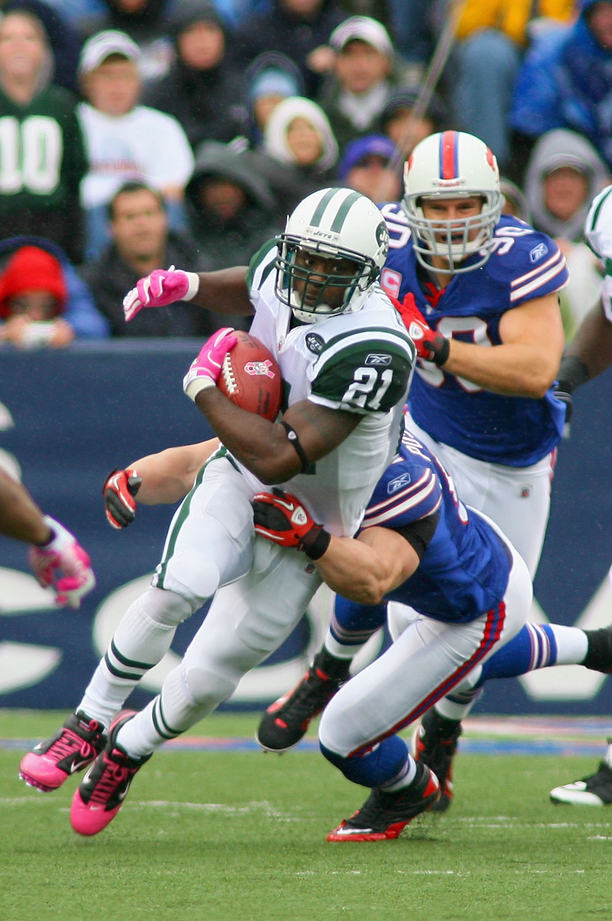 ORCHARD PARK, NY - OCTOBER 03:  LaDainian Tomlinson #21 of the New York Jets runs against the Buffalo Bills at Ralph Wilson Stadium on October 3, 2010 in Orchard Park, New York.  (Photo by Rick Stewart/Getty Images)