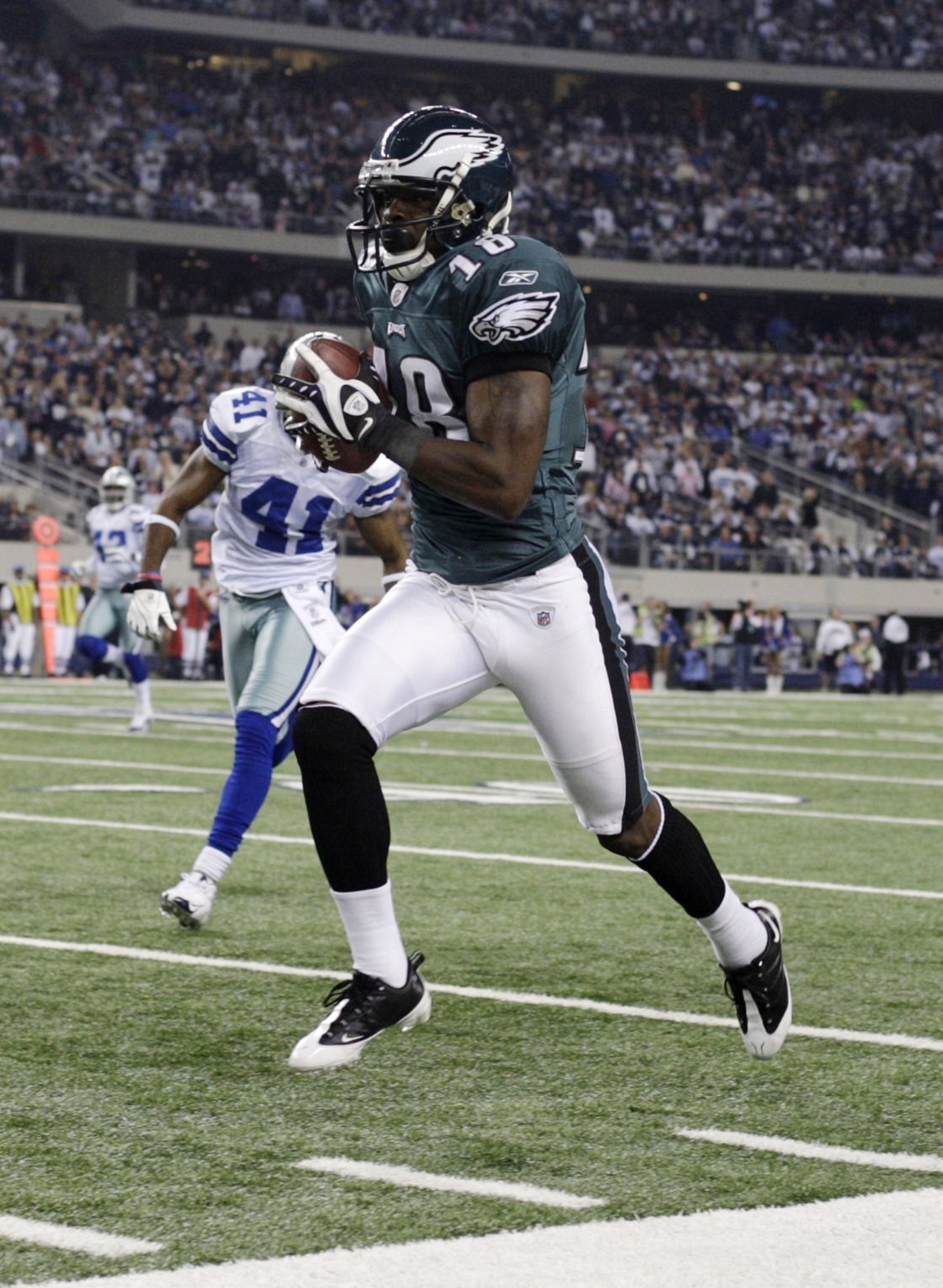 Philadelphia Eagles quarterback Michael Vick (7) looks to throw against the  Pittsburgh Steelers during the first quarter of an NFL pre-season football  game Thursday, Aug. 18, 2011 at Heinz Field in Pittsburgh.(AP