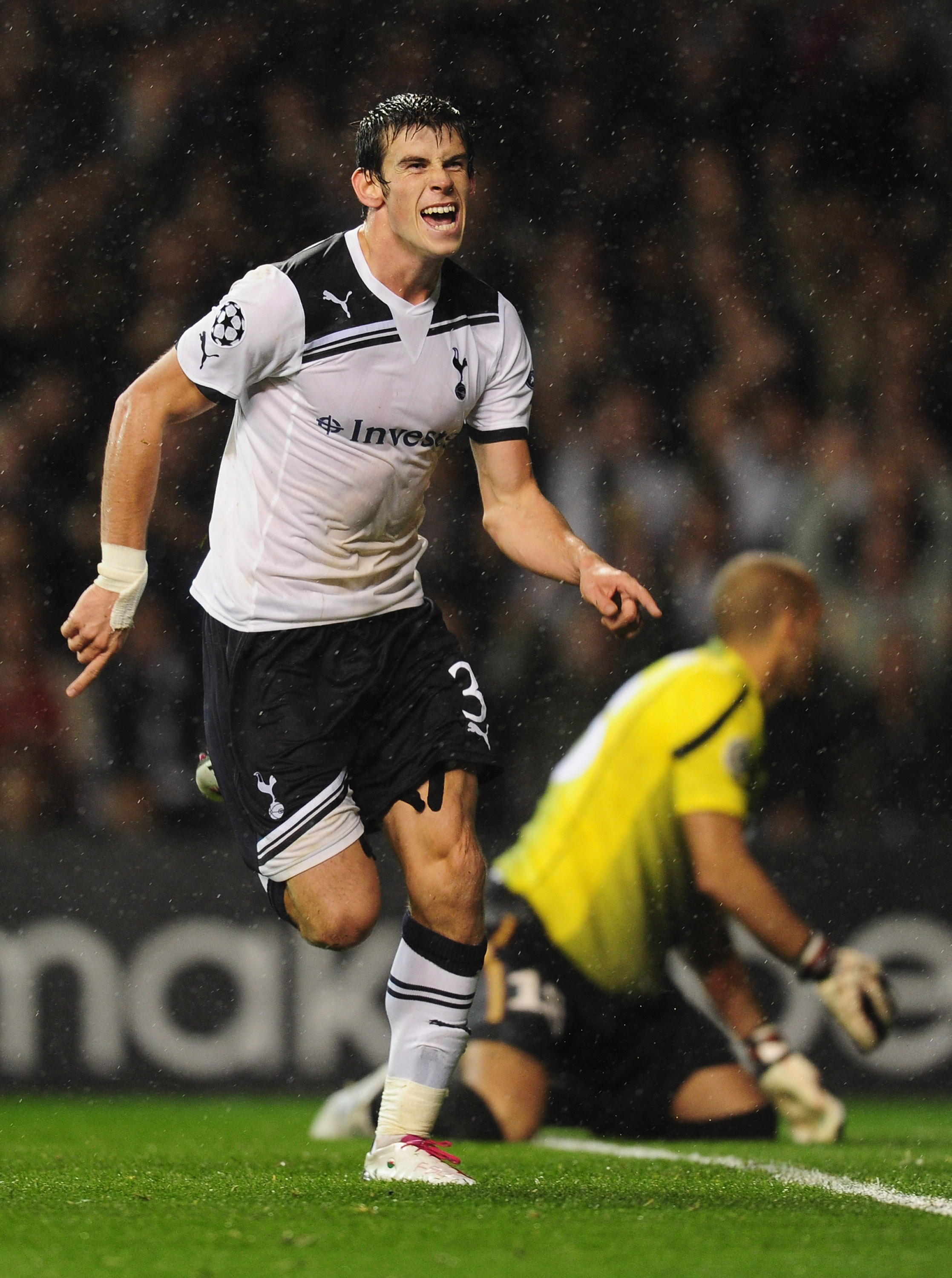 LONDON, ENGLAND - SEPTEMBER 29:  Gareth Bale of Tottenham celebrates after scoring during the  UEFA Champions League Group A match between Tottenham Hotspur and FC Twente at White Hart Lane on September 29, 2010 in London, England.  (Photo by Mike Hewitt/