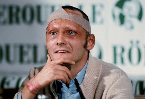 Niki Lauda at a press conference just before his comeback (der Spiegel)