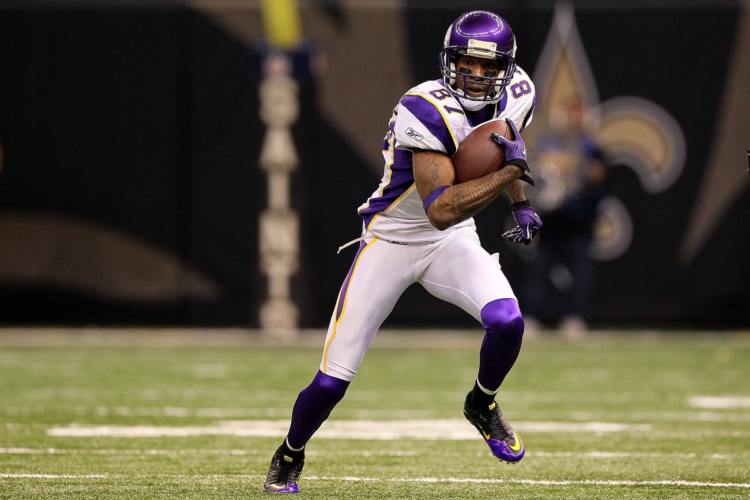 NEW ORLEANS - JANUARY 24: Bernard Berrian #87 of the Minnesota Vikings runs for yards after the catch against the New Orleans Saints during the NFC Championship Game at the Louisiana Superdome on January 24, 2010 in New Orleans, Louisiana. The Saints won NEW ORLEANS - JANUARY 24: Bernard Berrian #87 of the Minnesota Vikings runs for yards after the catch against the New Orleans Saints during the NFC Championship Game at the Louisiana Superdome on January 24, 2010 in New Orleans, Louisiana. The Saints won