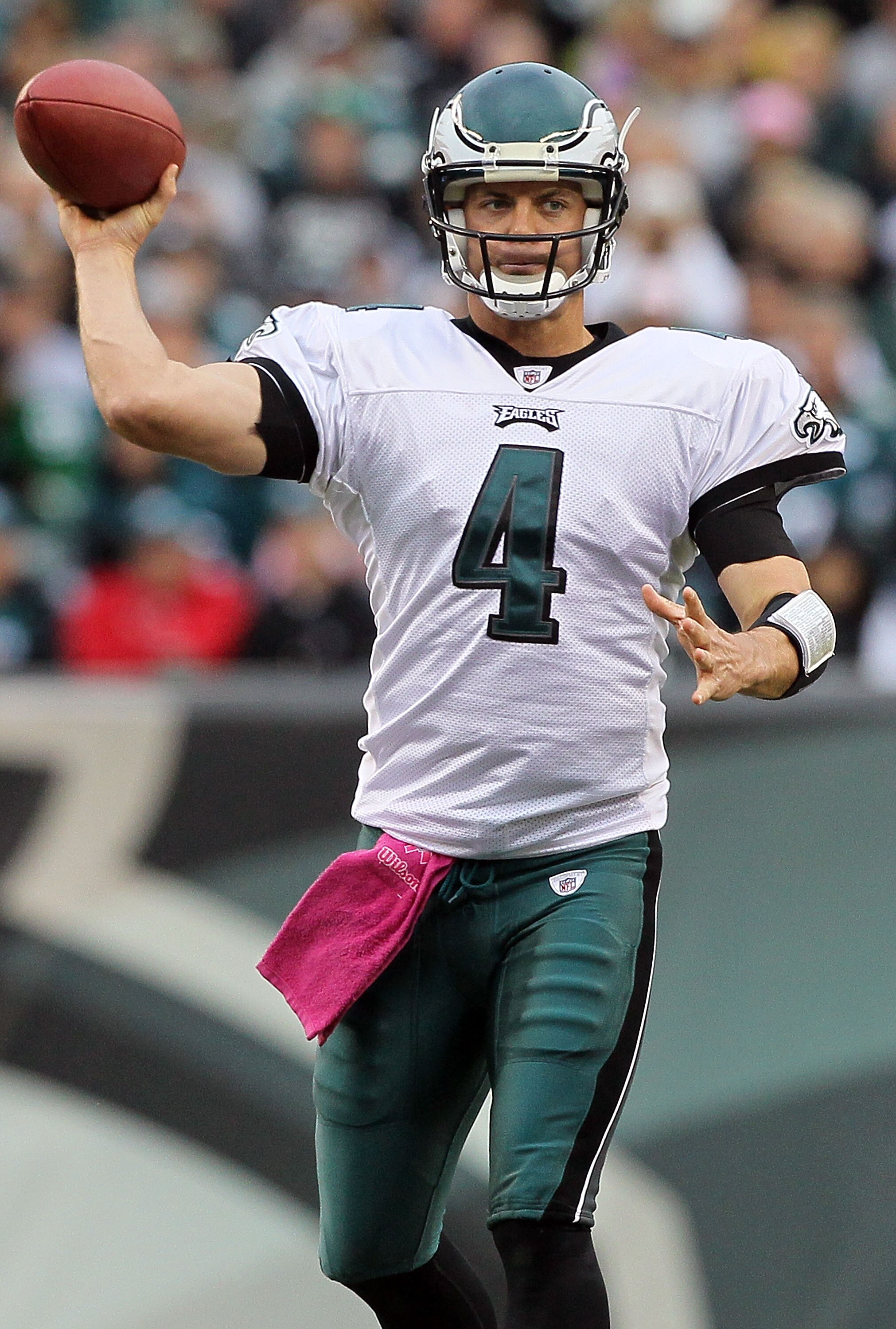 PHILADELPHIA - OCTOBER 03:  Kevin Kolb #4 of the Philadelphia Eagles throws a pass against the Washington Redskins on October 3, 2010 at Lincoln Financial Field in Philadelphia, Pennsylvania.  (Photo by Jim McIsaac/Getty Images)
