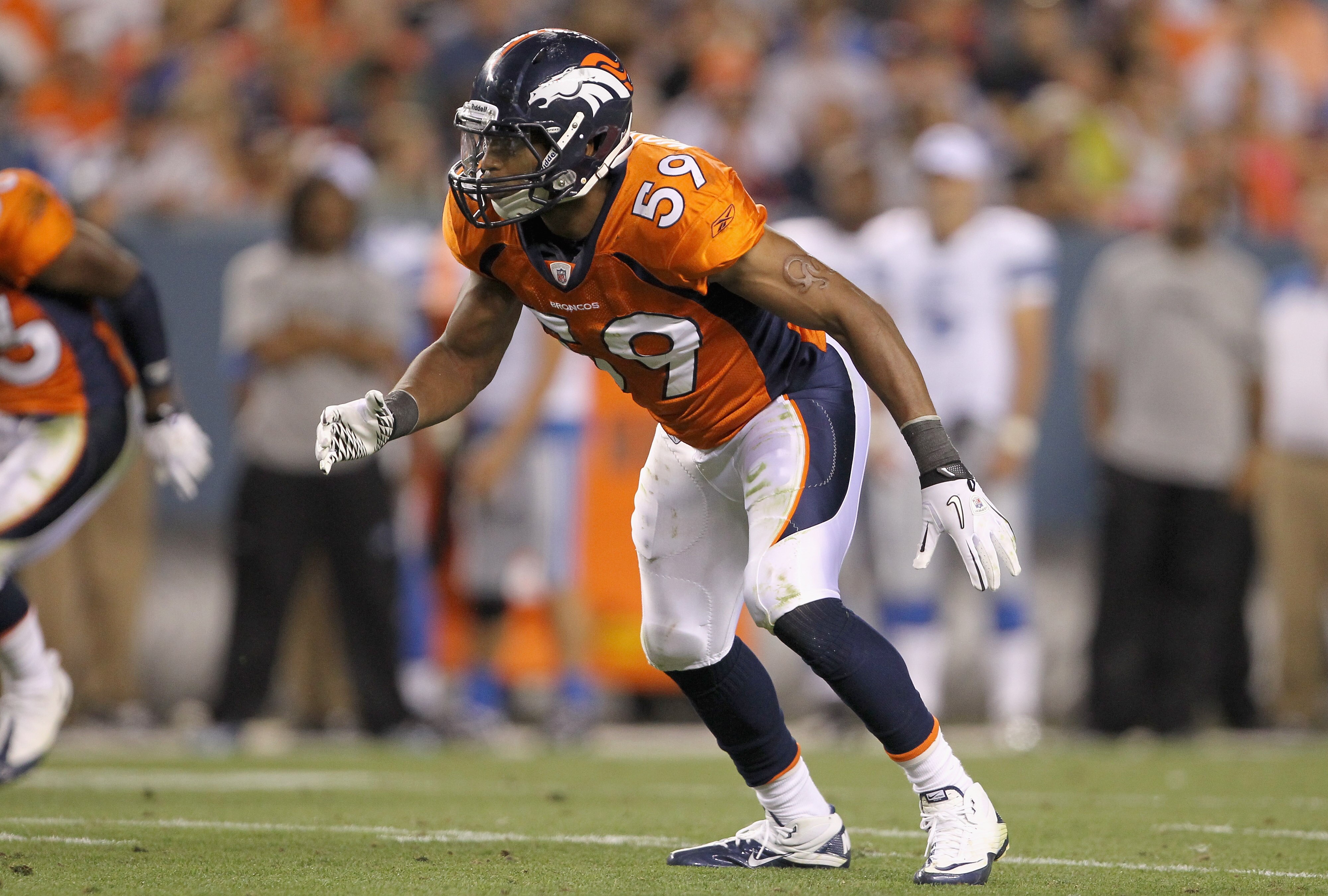DENVER - AUGUST 21:  Linebacker Wesley Woodyard #59 of the Denver Broncos defends against the Detroit Lions during preseason NFL action at INVESCO Field at Mile High on August 21, 2010 in Denver, Colorado. The Lions defeated the Broncos 25-20.  (Photo by