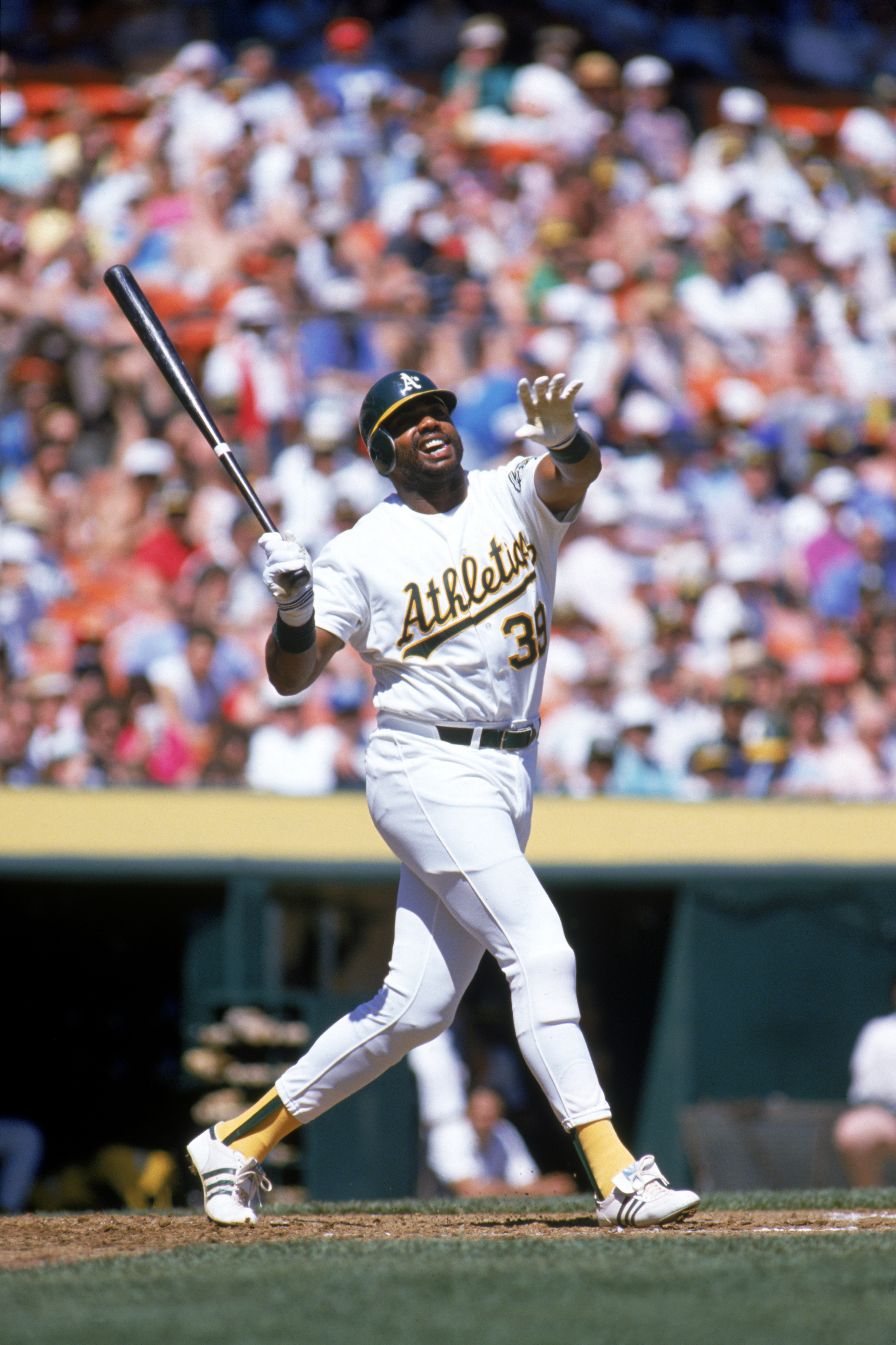 Dave Parker of the Cincinnati Reds swings at the pitch during a News  Photo - Getty Images