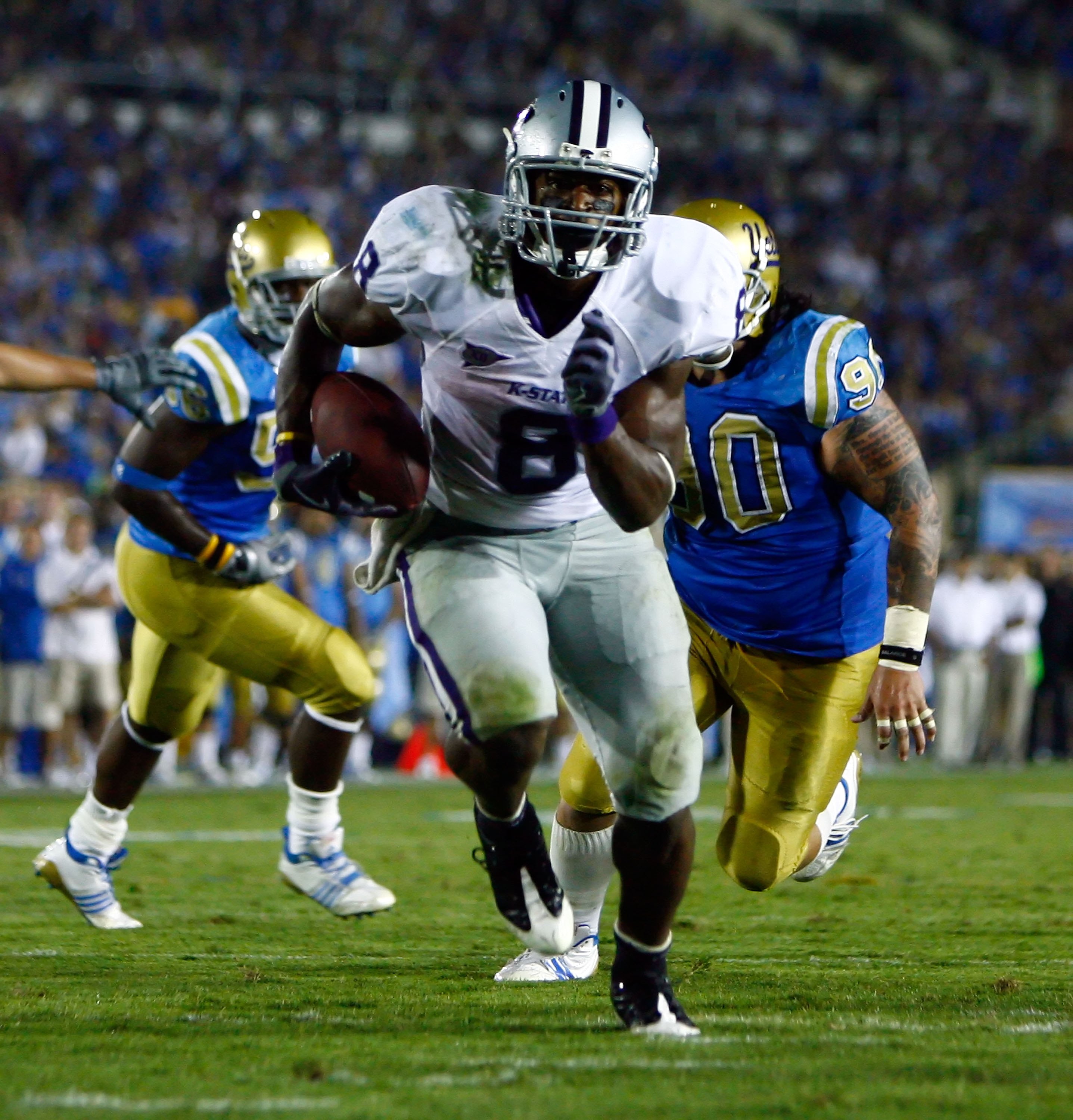 PASADENA, CA - SEPTEMBER 19:  Runningback Daniel Thomas #8 of the Kansas State Wildcats carries the ball against the UCLA Bruins at the Rose Bowl on September 19, 2009 in Pasadena, California. UCLA defeated Kansas State 23-9.  (Photo by Jeff Gross/Getty I