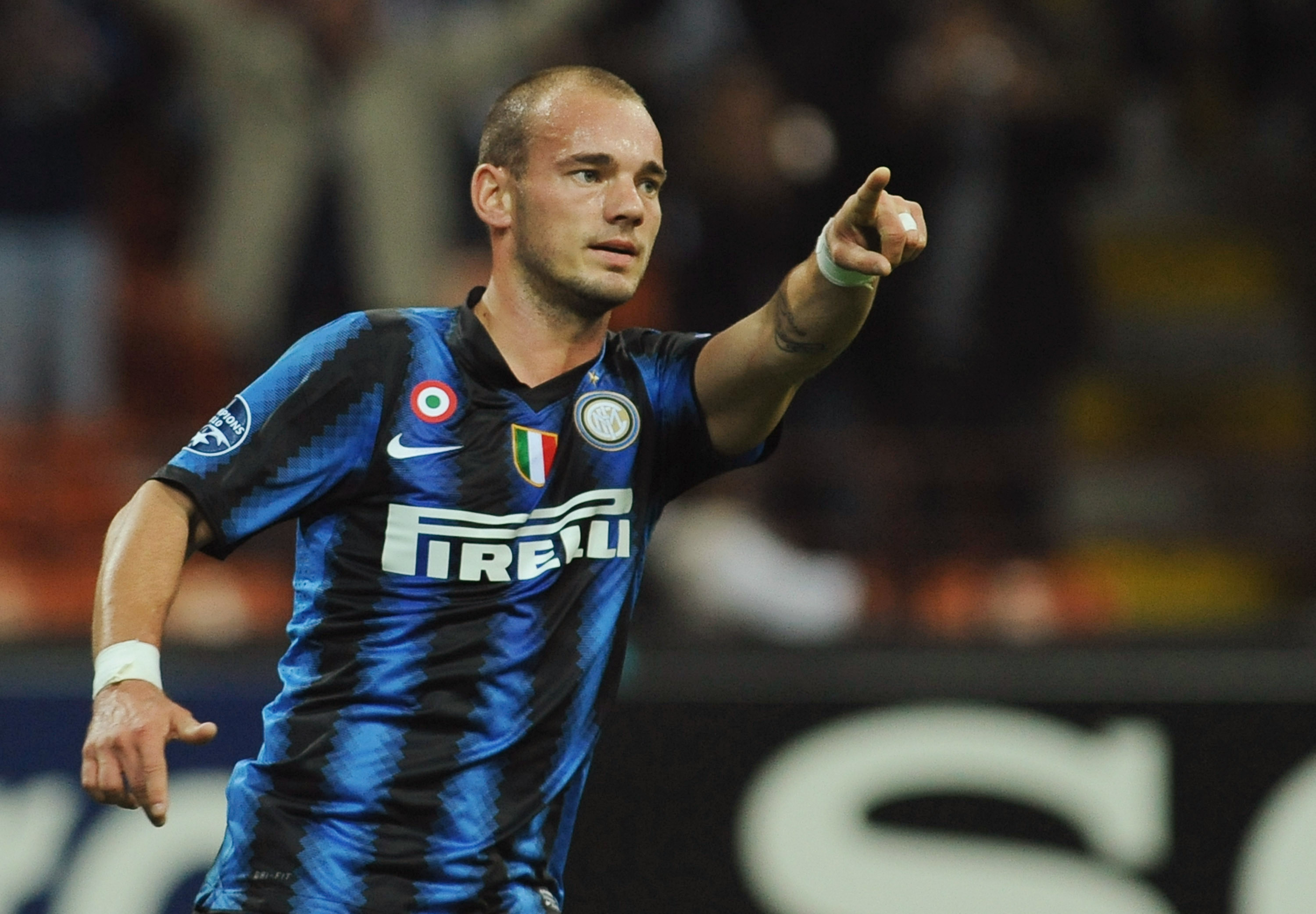 MILAN, ITALY - SEPTEMBER 29:  Wesley Sneijder of FC Internazionale Milano celebrates his goal during the UEFA Champions League group A match between FC Internazionale Milano and SV Werder Bremen at Stadio Giuseppe Meazza on September 29, 2010 in Milan, It