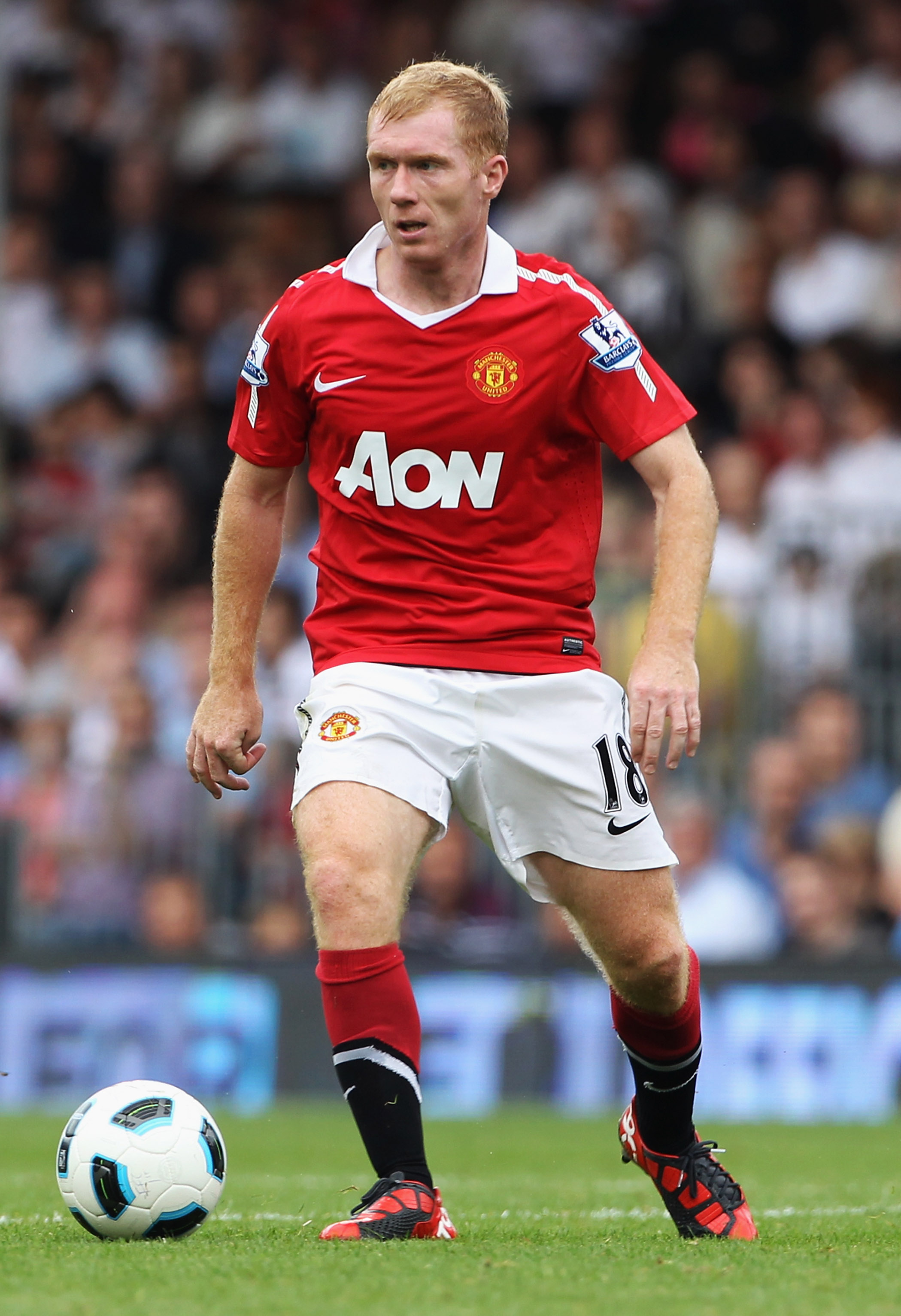 LONDON, ENGLAND - AUGUST 22:  Paul Scholes of Manchester United in action during the Barclays Premier League match between Fulham and Manchester United at Craven Cottage on August 22, 2010 in London, England.  (Photo by Phil Cole/Getty Images)