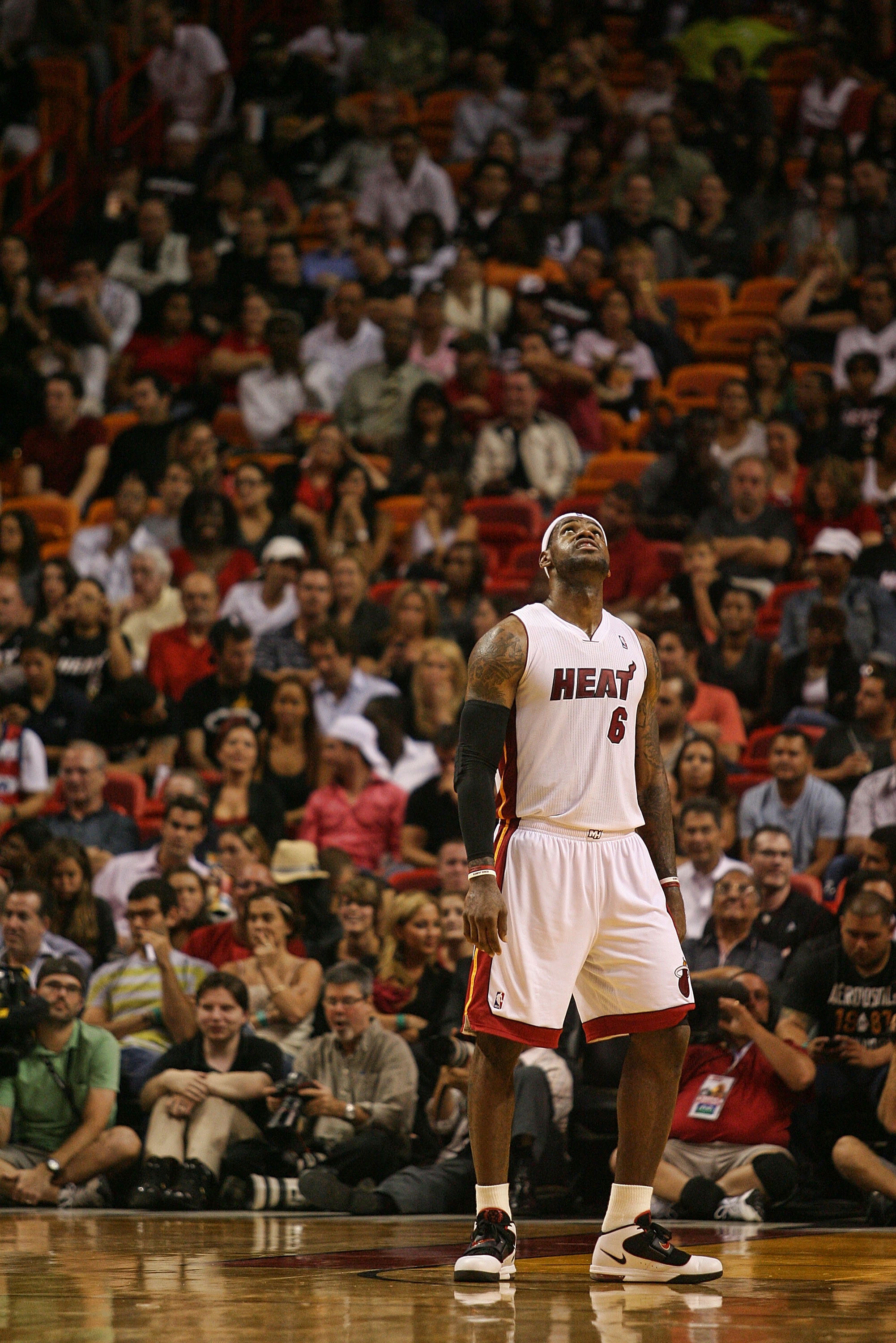 Bleacher Report on X: First look at Dwyane Wade in his new Heat