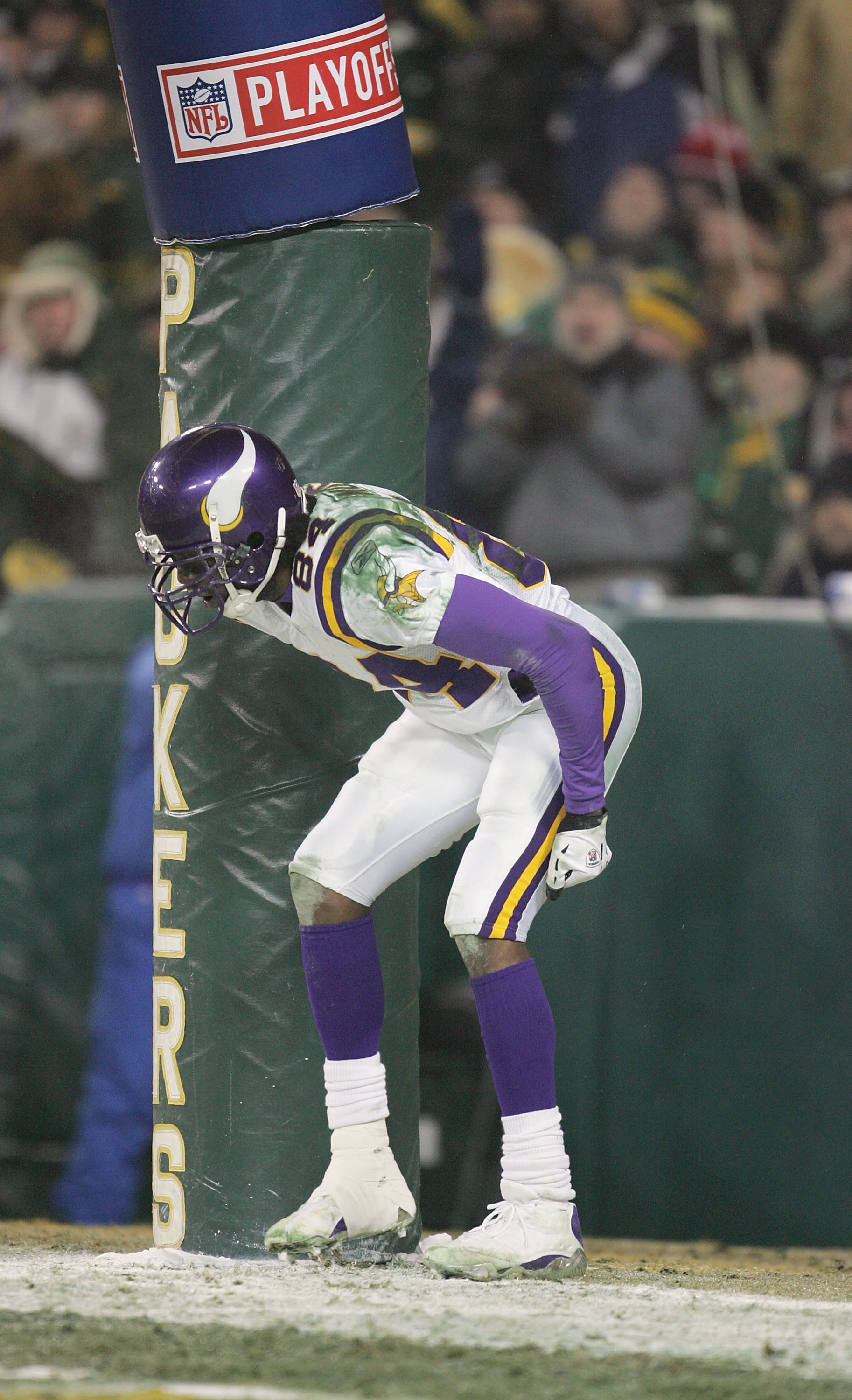 NFC North Rundown: Remembering Randy Moss' faux moon during a free agency  frenzy - Acme Packing Company