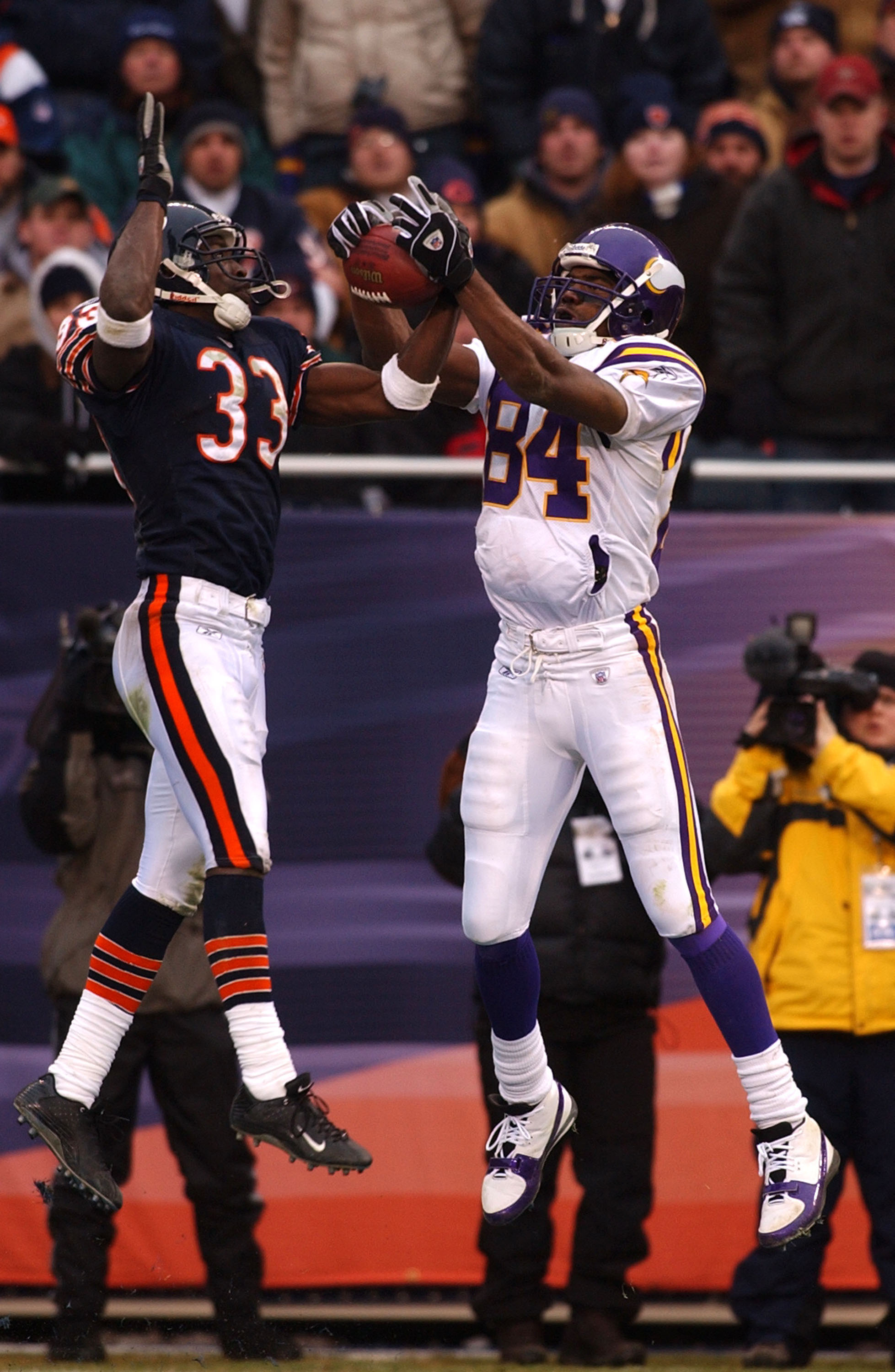 Minnesota Vikings wide receiver Randy Moss gives a hug to his