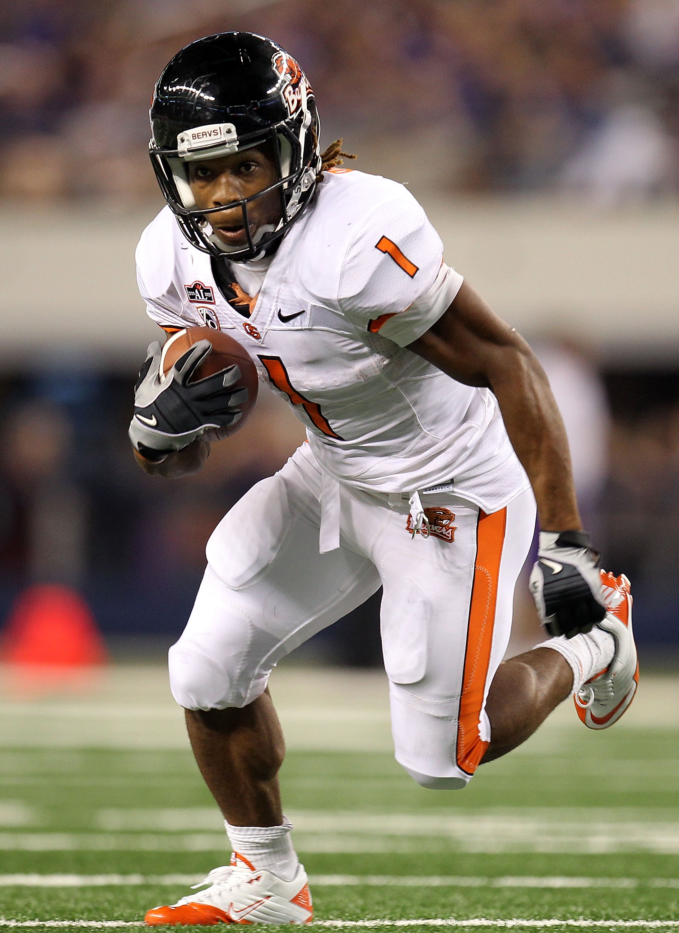 ARLINGTON, TX - SEPTEMBER 04: Running back Jacquizz Rodgers #1 of the Oregon State Beavers at Cowboys Stadium on September 4, 2010 in Arlington, Texas. (Photo by Ronald Martinez/Getty Images)
