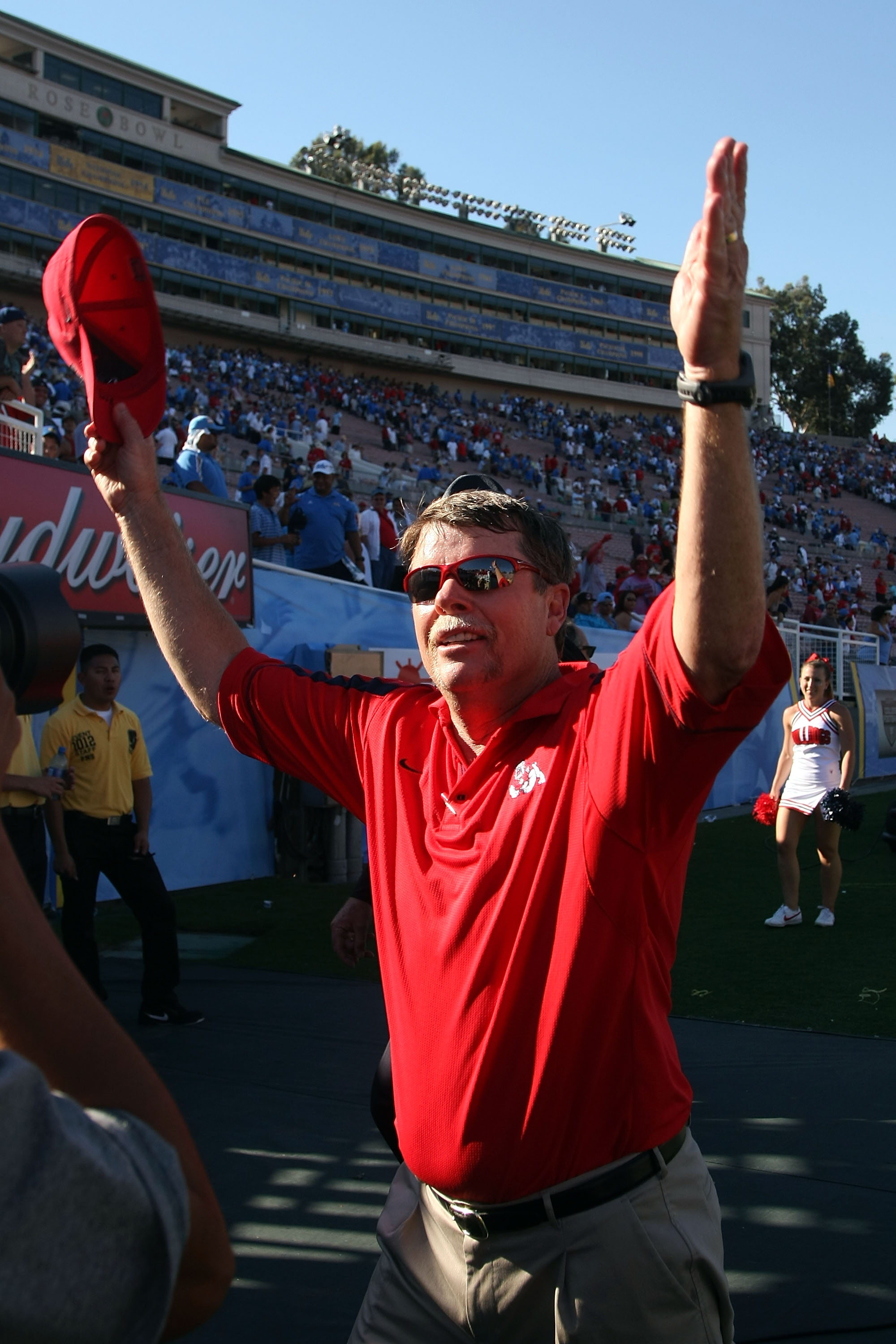 PASADENA, CA - SEPTEMBER 27:  Head coach Pat Hill of the Frenso State Bulldogs celebrates after defearing the UCLA Bruins on September 27, 2008 at the Rose Bowl in Pasadena, California.  (Photo by Stephen Dunn/Getty Images)