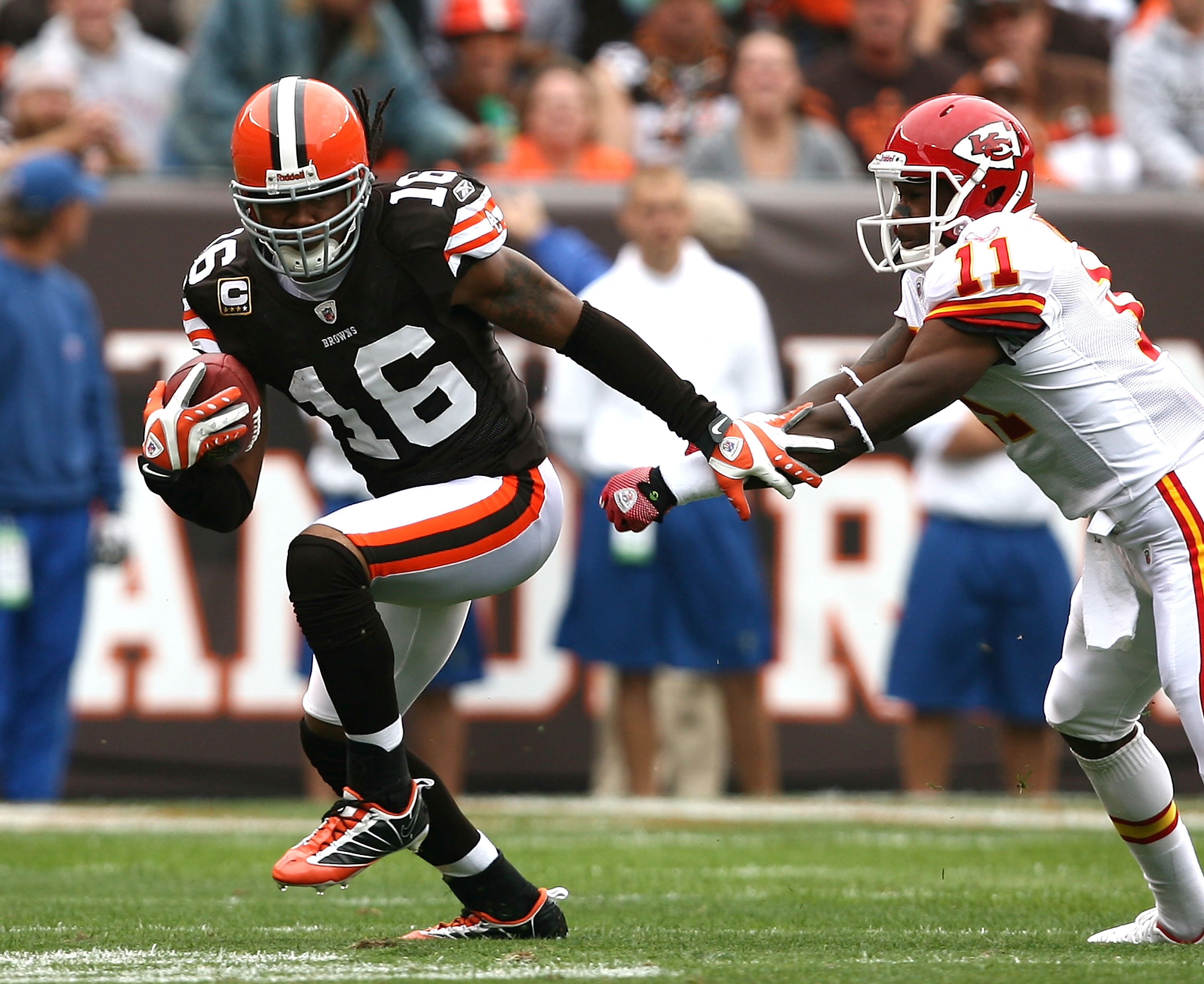 CLEVELAND - SEPTEMBER 19:  Wide receiver Joshua Cribbs #16 of the Cleveland Browns runs by wide receiver Jeremy Horne #11 of the Kansas City Chiefs at Cleveland Browns Stadium on September 19, 2010 in Cleveland, Ohio.  (Photo by Matt Sullivan/Getty Images
