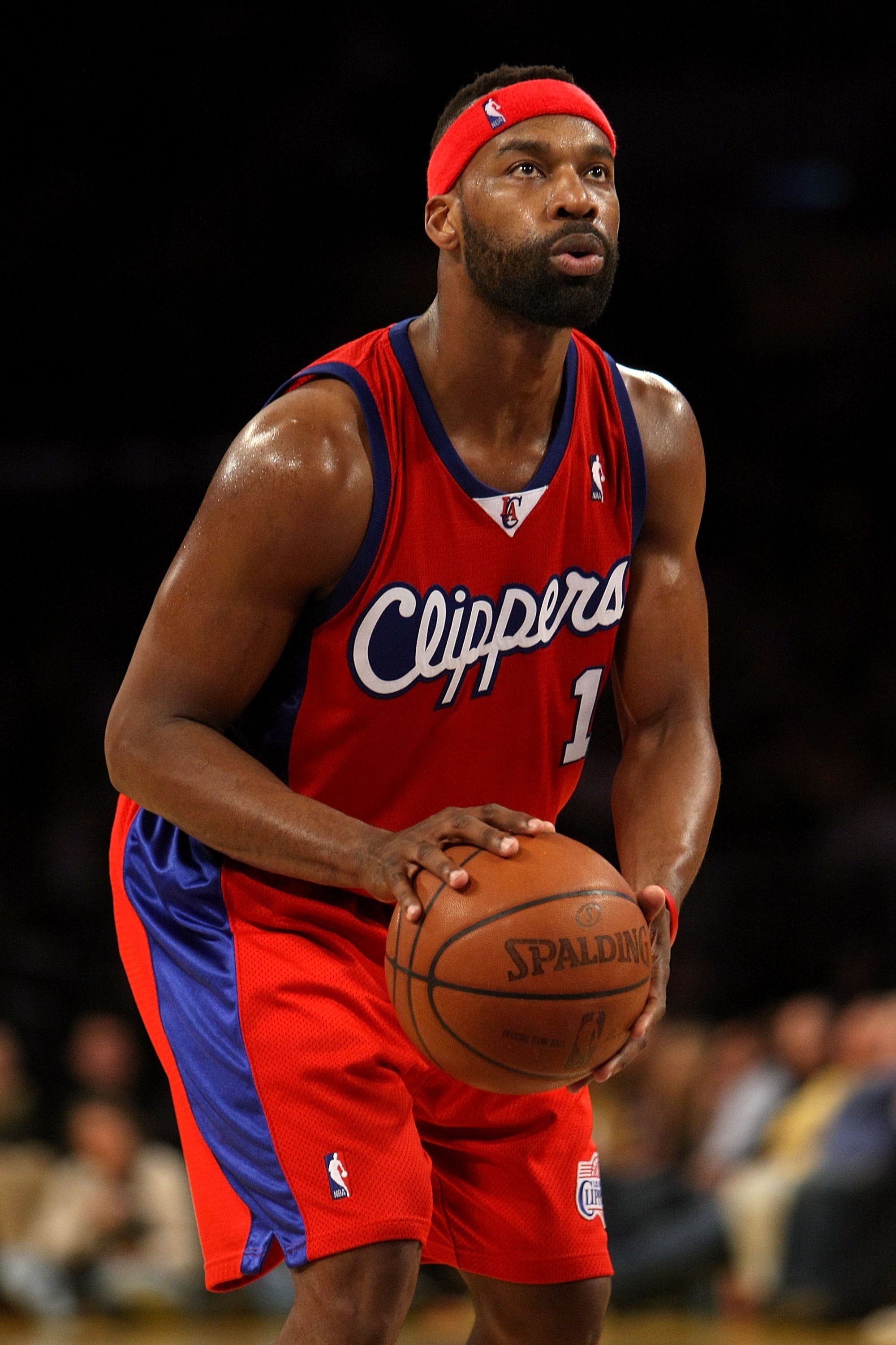 LOS ANGELES, CA - JANUARY 15:  Baron Davis #1 of the Los Angeles Clippers shoots a free throw against the Los Angeles Lakers during the game on January 15, 2010 at Staples Center in Los Angeles, California. The Lakers won 126-86. NOTE TO USER: User expres