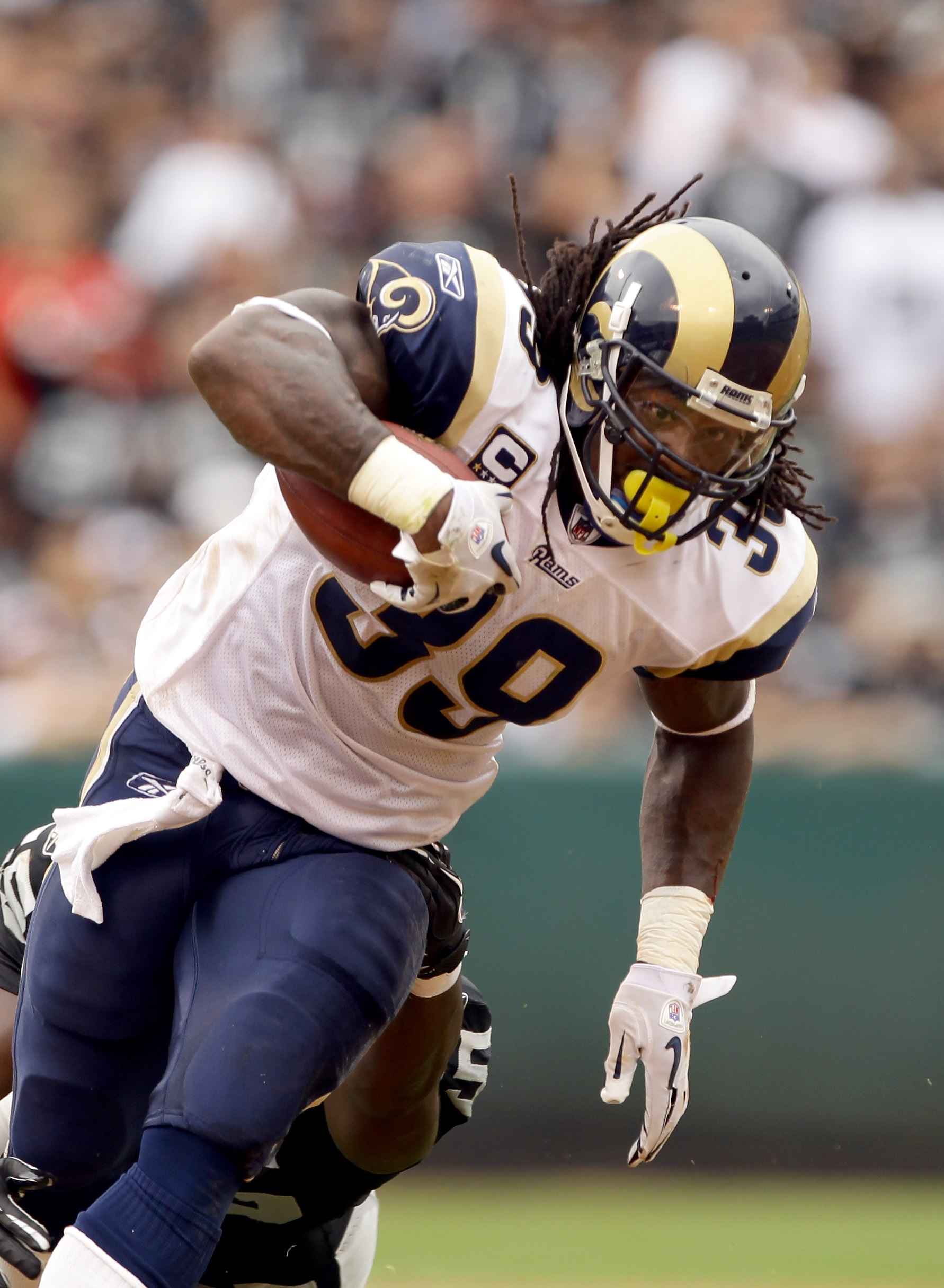 St. Louis Rams Steven Jackson (39) runs against the 49ers at