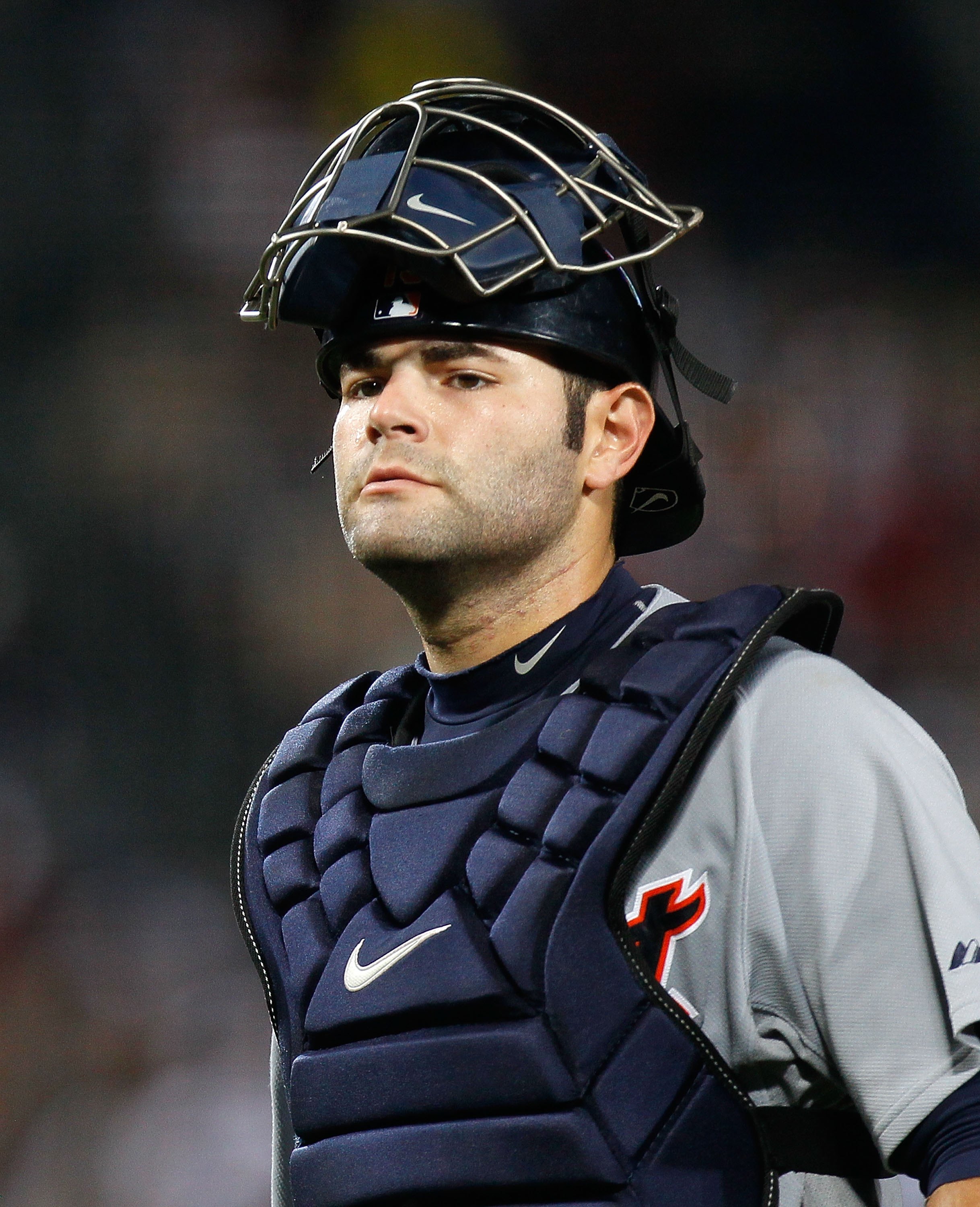 Atlanta Braves Dan Uggla, Gerald Laird have an abs contest