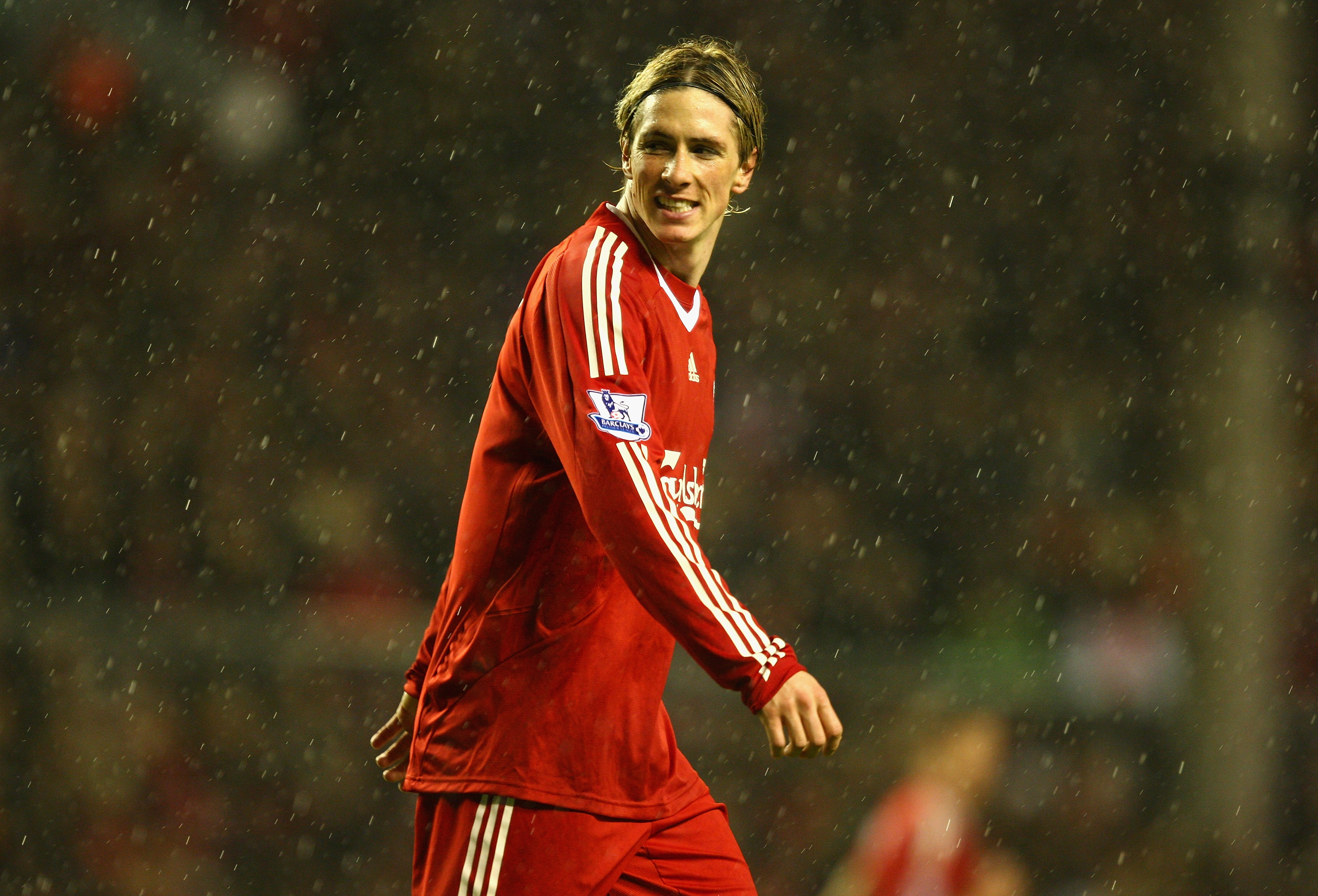 LIVERPOOL, ENGLAND - DECEMBER 26:   Fernando Torres of Liverpool looks on during the Barclays Premier League match between Liverpool and Wolverhampton Wanderers at Anfield on December 26, 2009 in Liverpool, England. (Photo by Clive Brunskill/Getty Images)