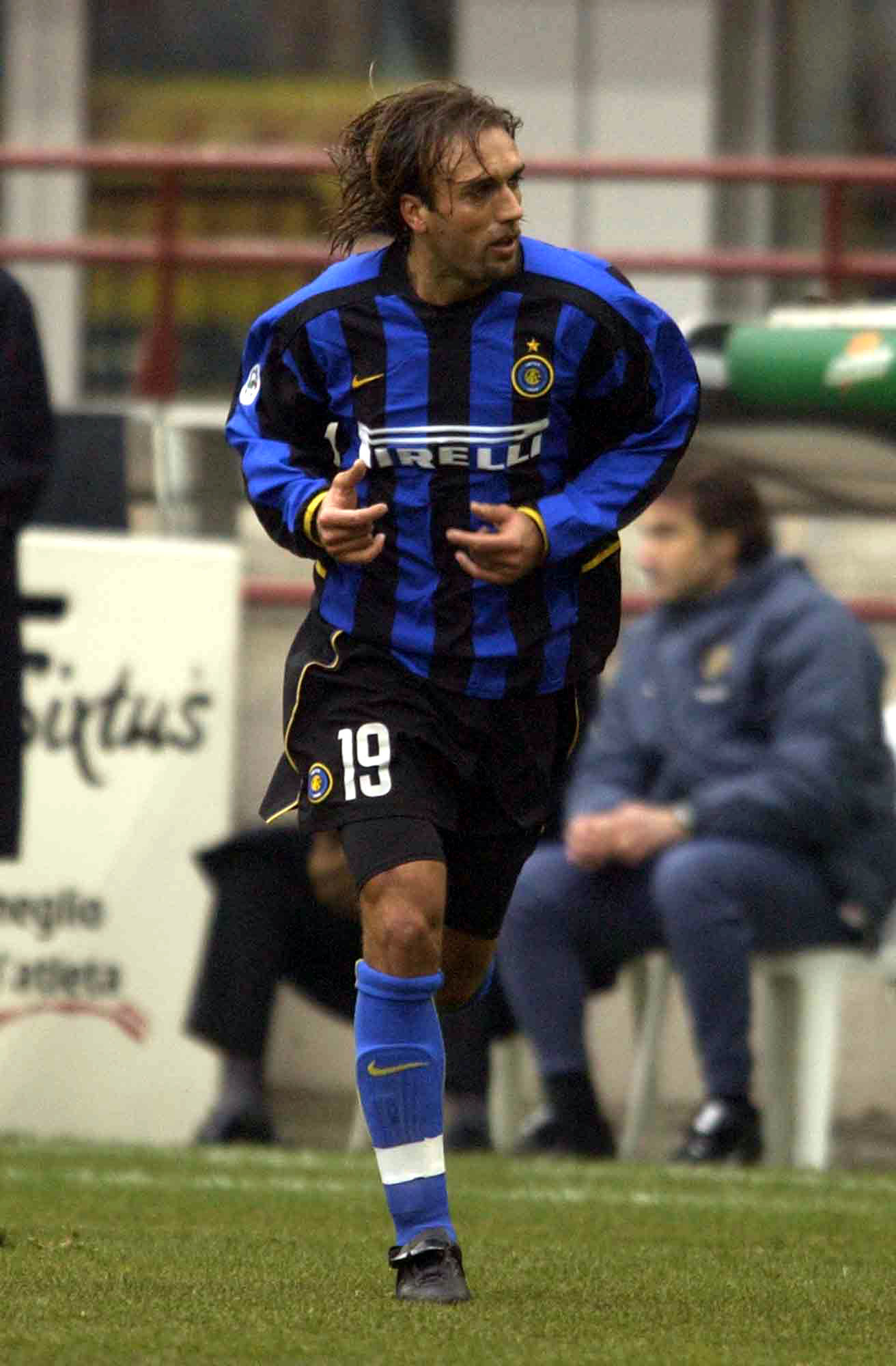 MILAN - FEBRUARY 9:  Gabriel Batistuta of Inter Milan in action during the Serie A match between Inter Milan and Reggina, played at Giuseppe Meazza San Siro Stadium, Milan, Italy on February 9, 2003.  (Photo by Grazia Neri/Getty Images)