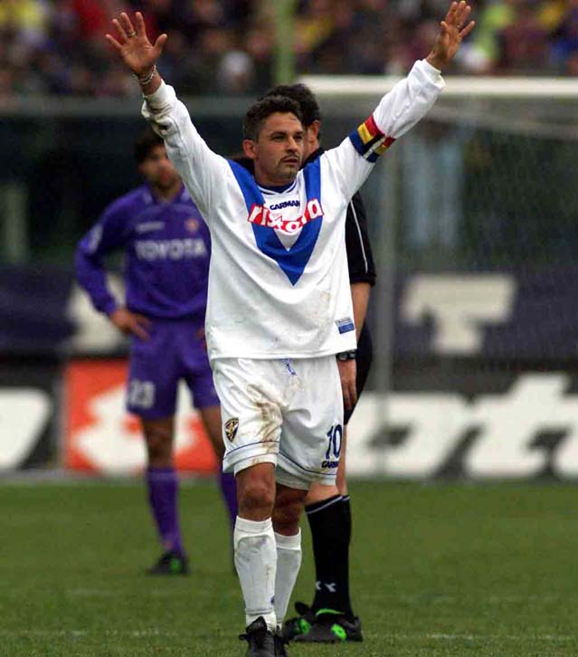24 Feb 2001:  Roberto Baggio of Brescia celebrates scoring a goal during a Serie A 20th Round League match between Fiorentina and Brescia played at the Artmio Franchi stadium in Florence.   Mandatory Credit: Grazia Neri/ALLSPORT