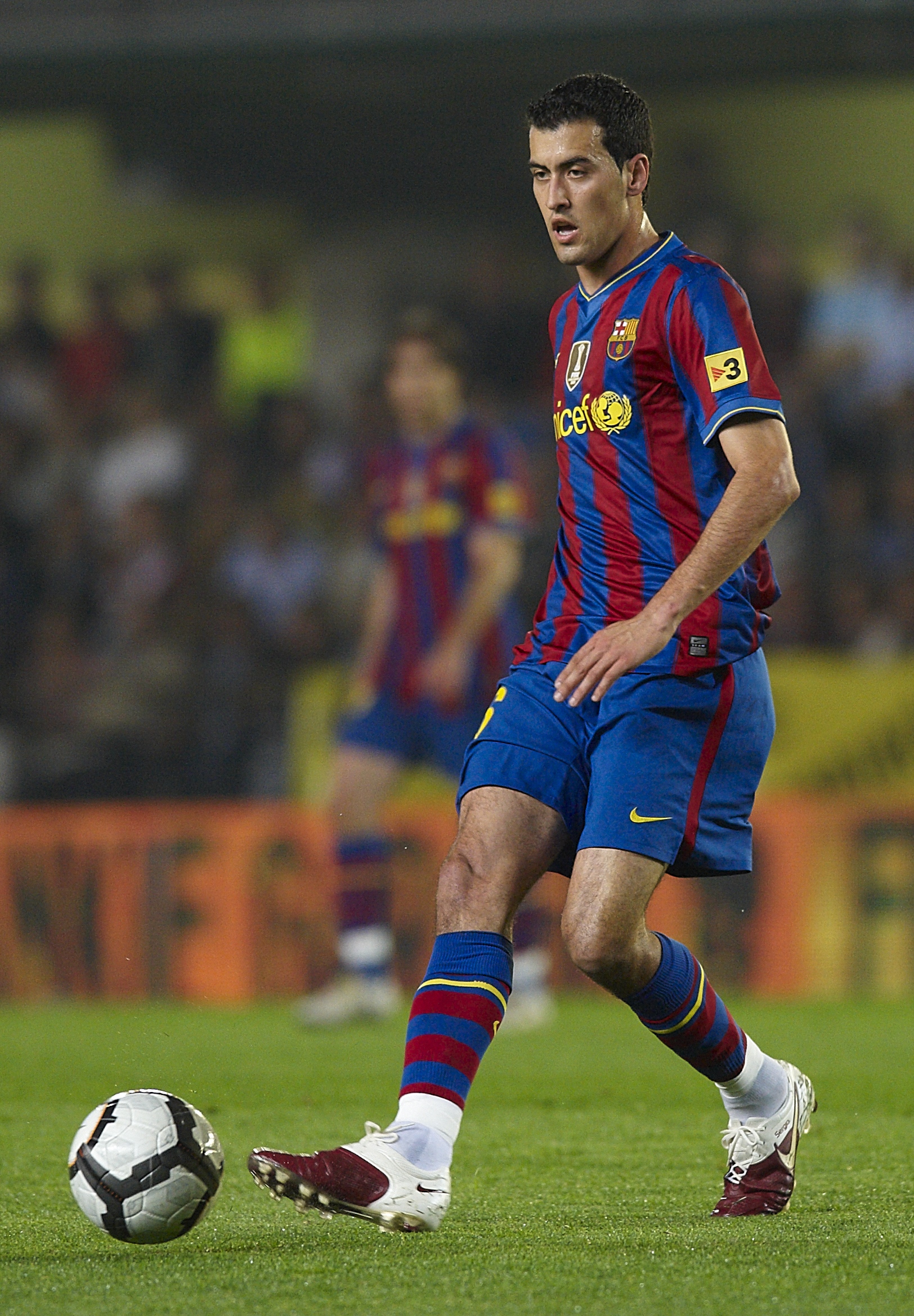 VILLARREAL, SPAIN - MAY 01:  Sergio Busquets of FC Barcelona in action during the La Liga match between Villarreal CF and FC Barcelona at El Madrigal stadium on May 1, 2010 in Villarreal, Spain.  (Photo by Manuel Queimadelos Alonso/Getty Images)