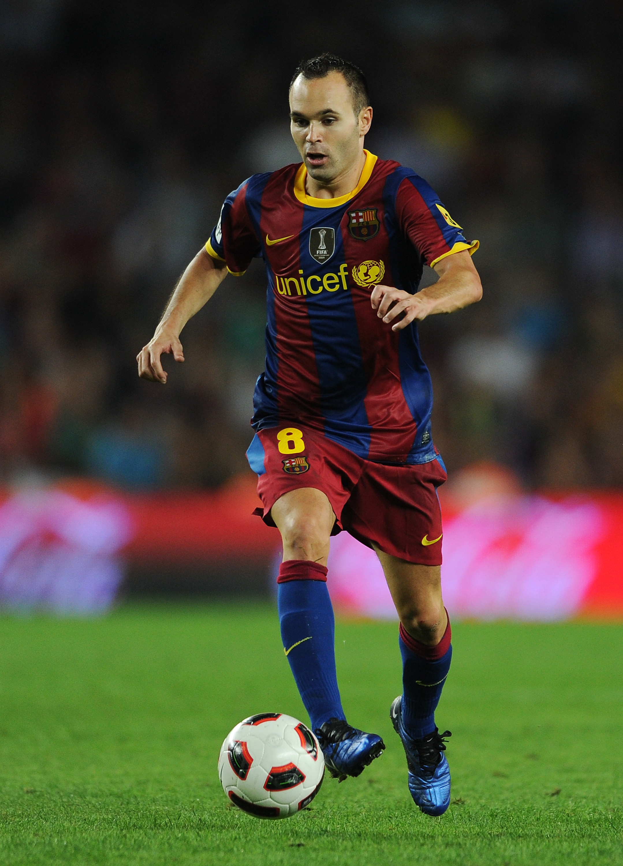 BARCELONA, SPAIN - OCTOBER 03:  Andres Iniesta of Barcelona controls the ball during the La Liga match between Barcelona and Mallorca at the Camp Nou stadium on October 3, 2010 in Barcelona, Spain. The match ended in a 1-1 draw.  (Photo by Jasper Juinen/G