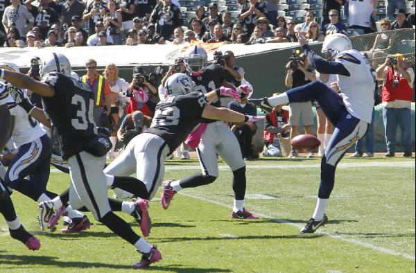 Brandon Myers gets the second punt block of the day for the Raiders.