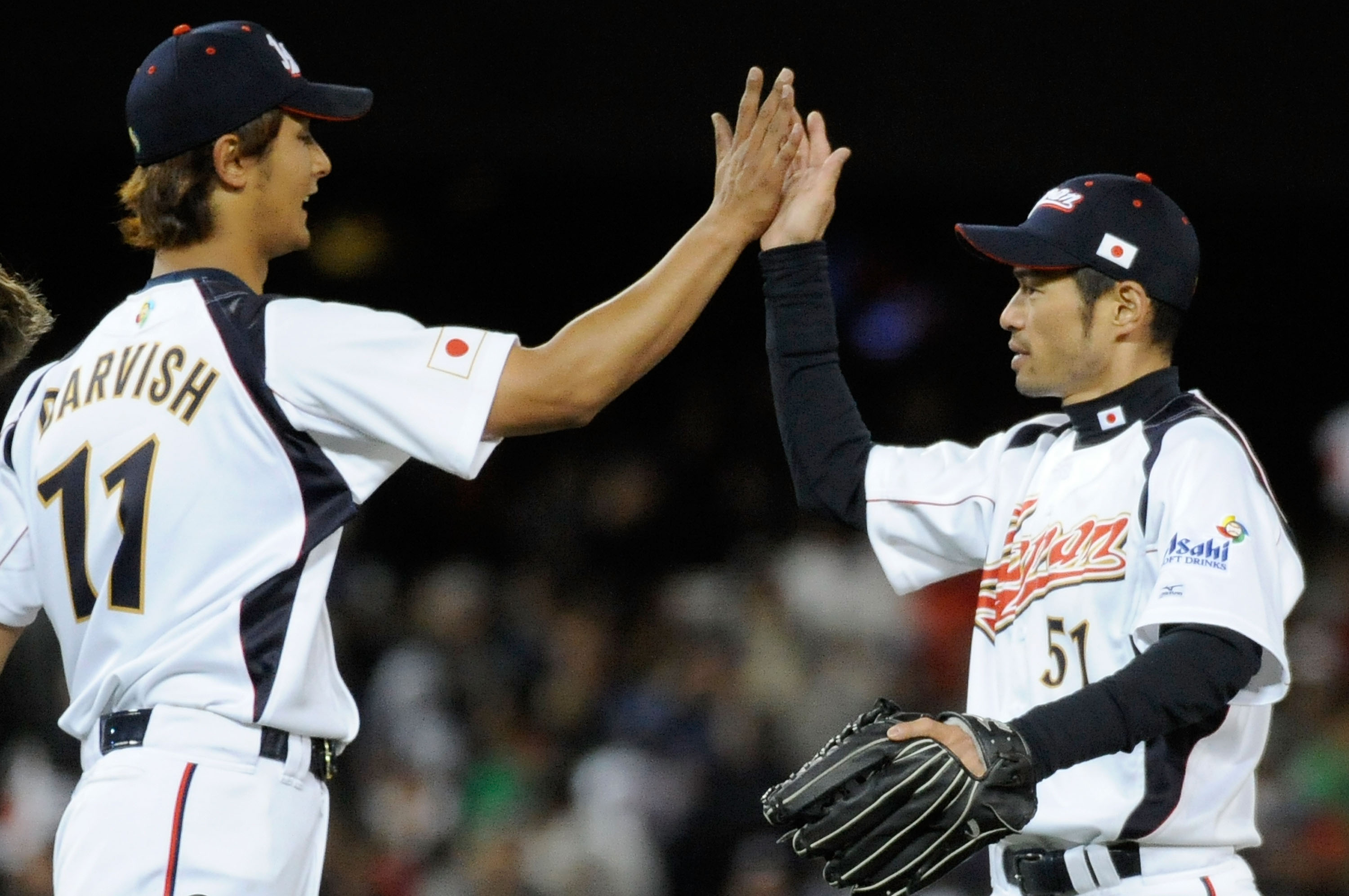 Baseball: Ichiro, Matsuzaka team up against girl's squad