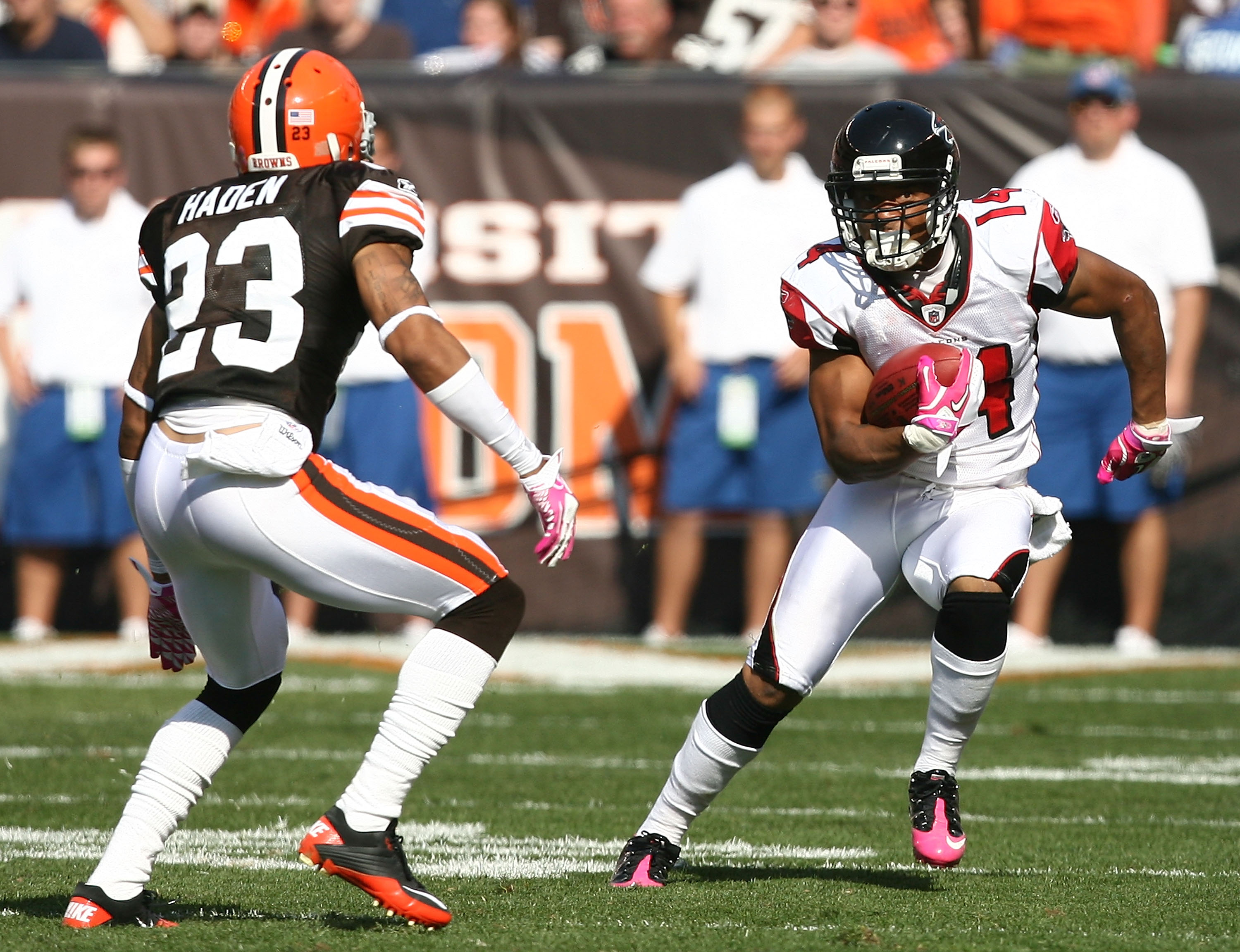 Browns again hurt themselves in painful road loss to Falcons