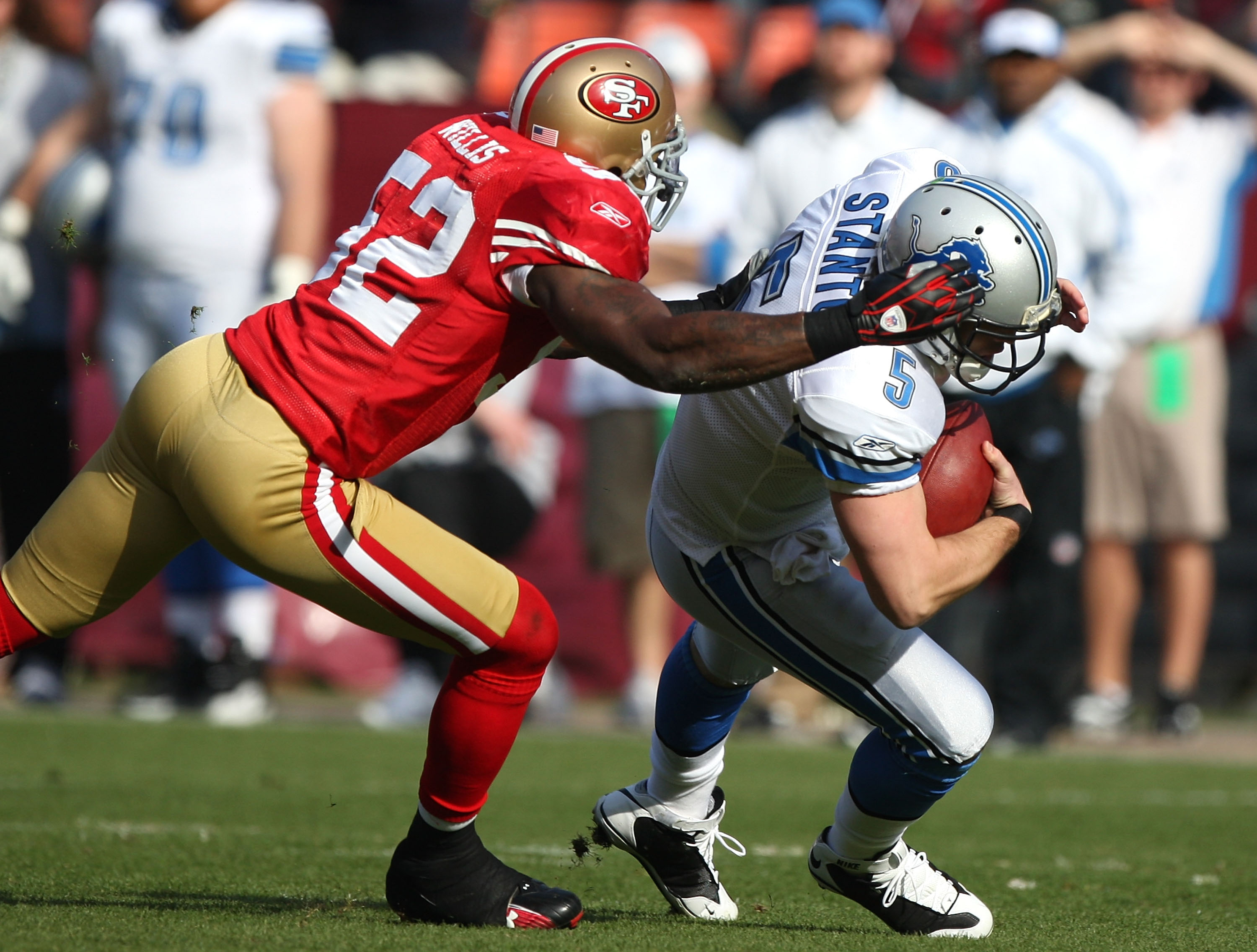 SAN FRANCISCO - DECEMBER 27: Patrick Willis #52 of the San Francisco 49ers tackles quarterback Drew Stanton #5 of the Detroit Lions during an NFL game at Candlestick Park on December 27, 2009 in San Francisco, California. (Photo by Jed Jacobsohn/Getty I