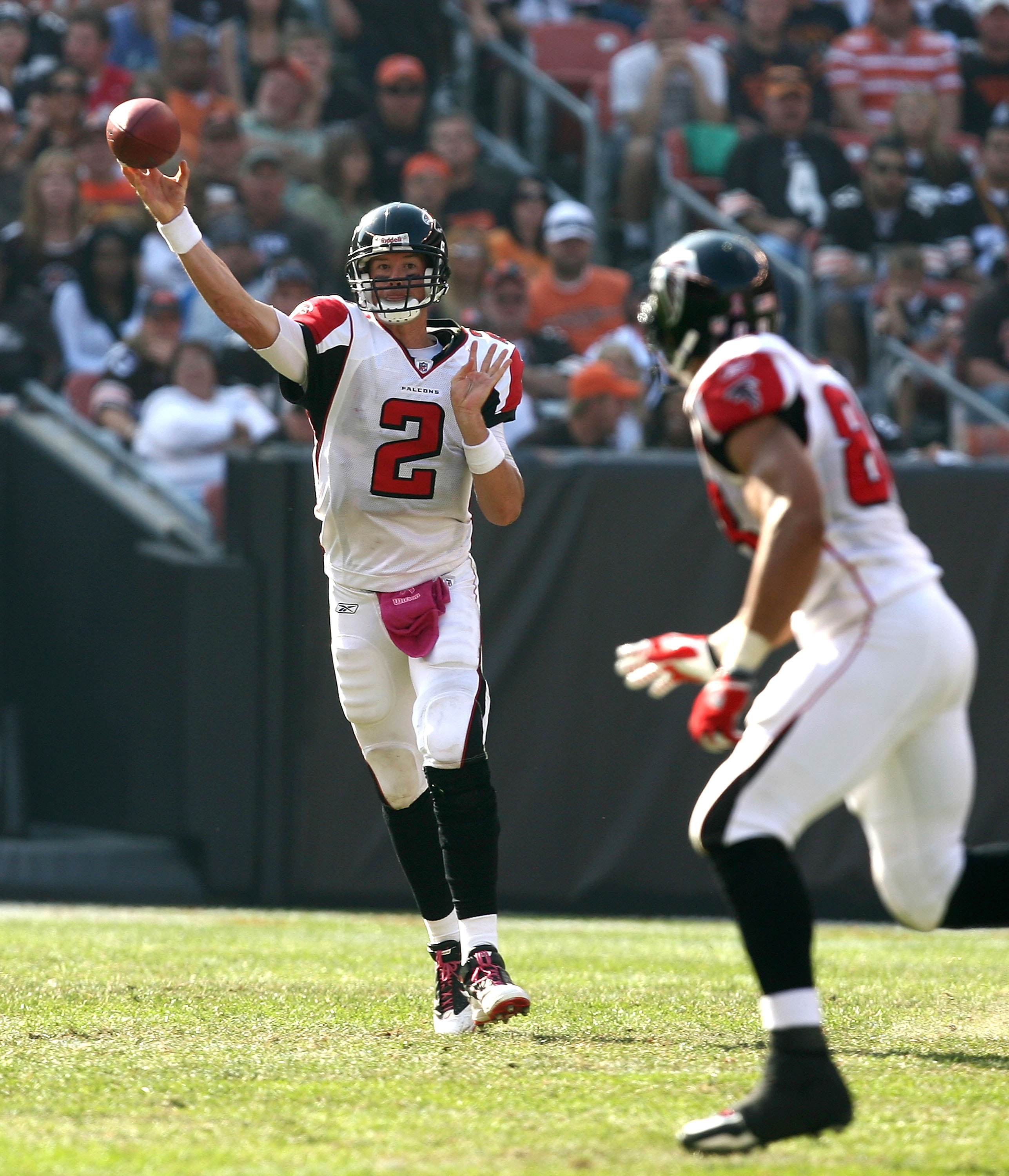 CLEVELAND - OCTOBER 10: Quarterback Matt Ryan #2 of the Atlanta Falcons throws to tight end Tony Gonzalez #88 against the Cleveland Browns at Cleveland Browns Stadium on October 10, 2010 in Cleveland, Ohio. (Photo by Matt Sullivan/Getty Images)