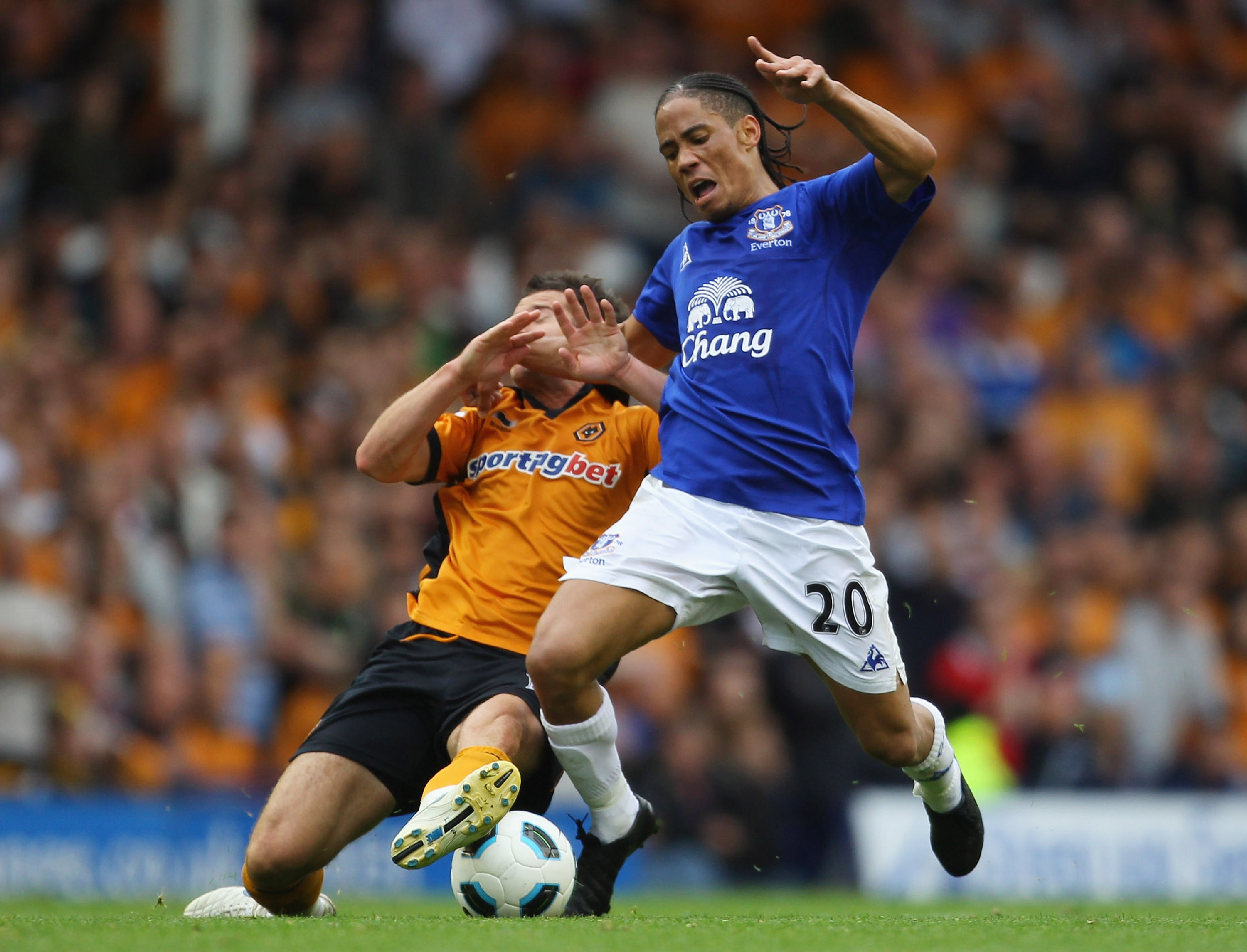 LIVERPOOL, ENGLAND - AUGUST 21:  Steven Pienaar of Everton is fouled by Matthew Jarvis of Wolverhampton Wanderers during the Barclays Premier League match between Everton and Wolverhampton Wanderers at Goodison Park on August 21, 2010 in Liverpool, Englan