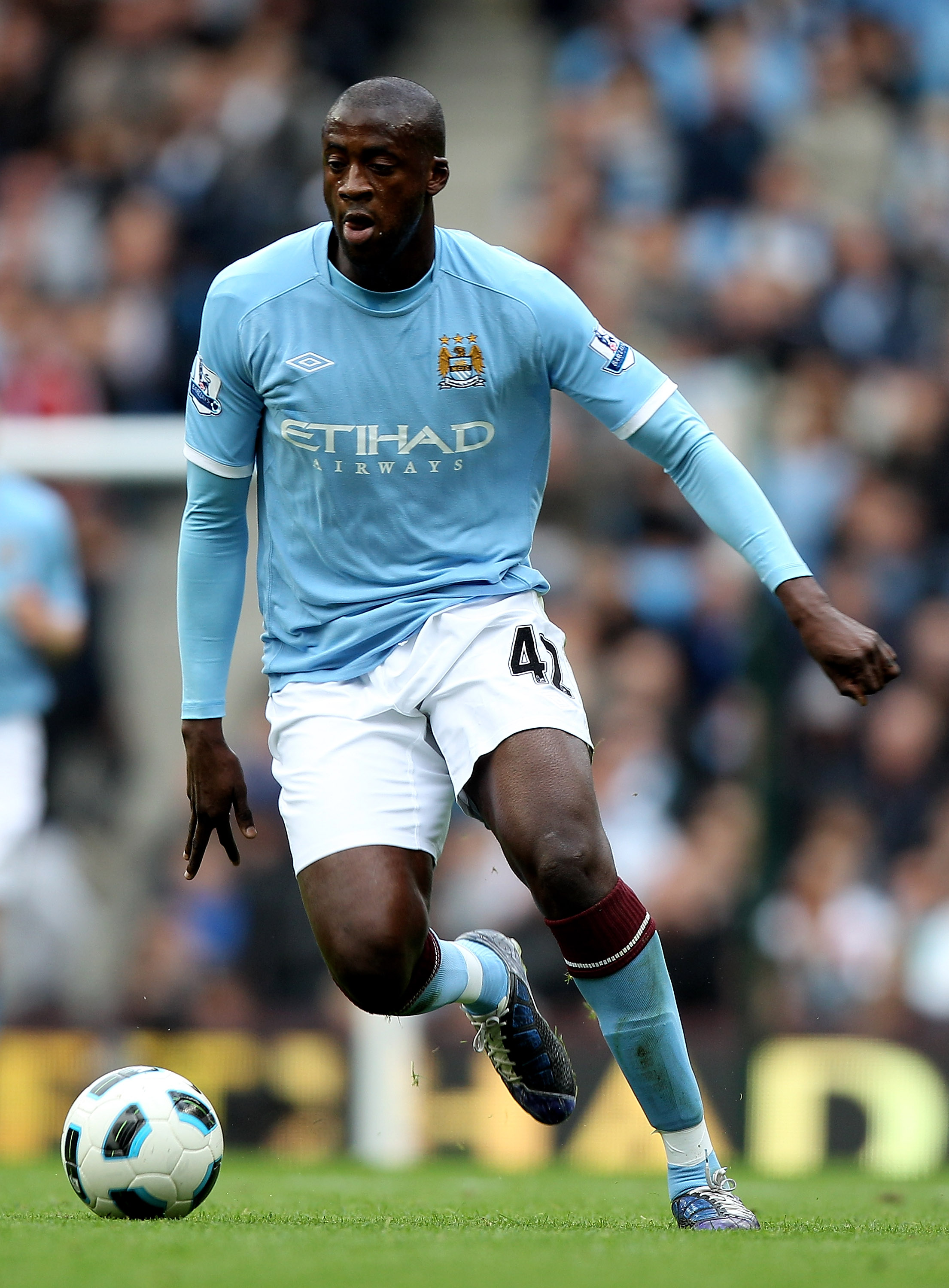 MANCHESTER, ENGLAND - SEPTEMBER 25:   Yaya Toure of Manchester City in action during the Barclays Premier League match between Manchester City and Chelsea at the City of Manchester Stadium on September 25, 2010 in Manchester, England.  (Photo by Michael S