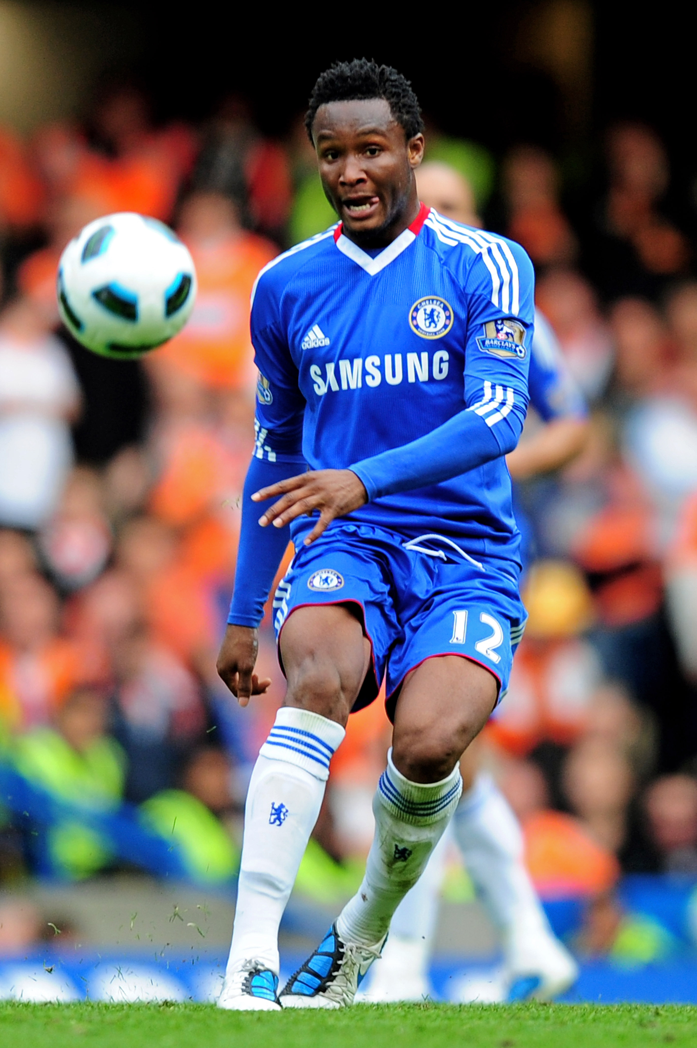 LONDON, ENGLAND - SEPTEMBER 19:  John Obi Mikel of Chelsea passes the ball during the Barclays Premier League match between Chelsea and Blackpool at Stamford Bridge on September 19, 2010 in London, England.  (Photo by Mike Hewitt/Getty Images)