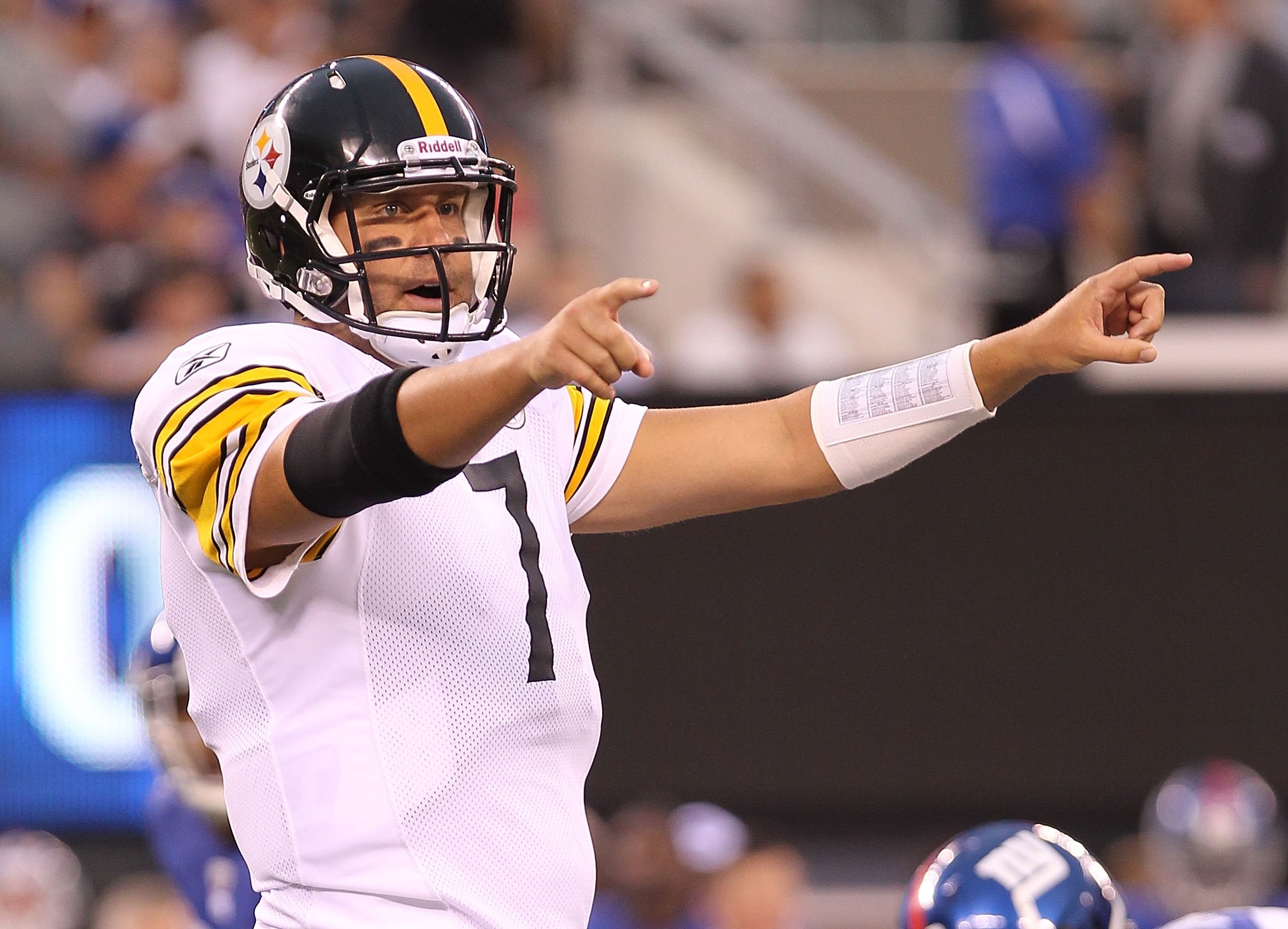 EAST RUTHERFORD, NJ - AUGUST 21:  Ben Roethlisberger #7 of the Pittsburgh Steelers  against the New York Giants during their preseason game at New Meadowlands Stadium on August 21, 2010 in East Rutherford, New Jersey.  (Photo by Nick Laham/Getty Images)