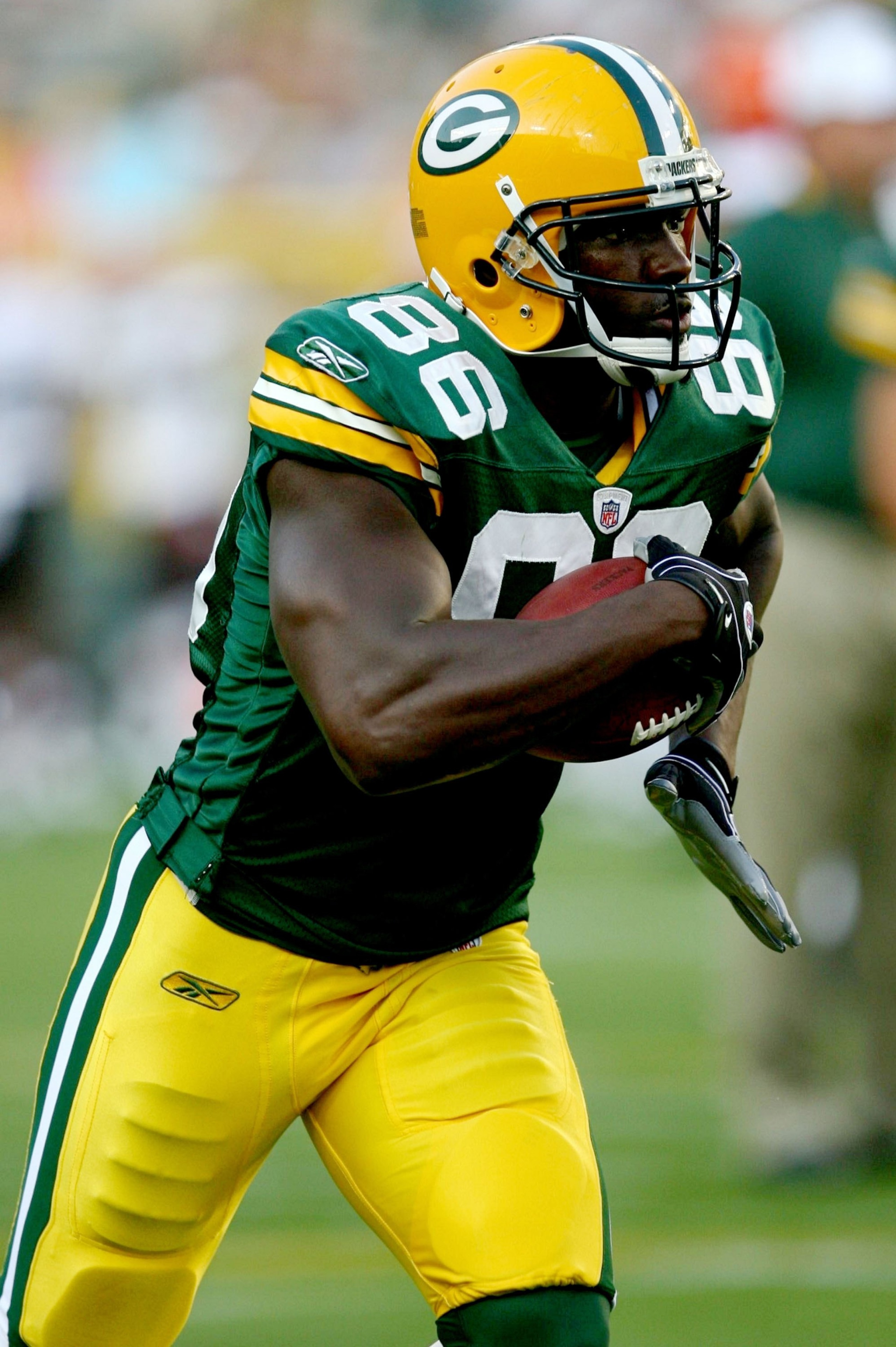 GREEN BAY, WI - AUGUST 15: Tight end Donald Lee #86 of the Green Bay Packers warms up against the Cleveland Browns during the preseason game at Lambeau Field on August 15, 2009 in Green Bay, Wisconsin. (Photo by Jonathan Daniel/Getty Images) GREEN BAY, WI - AUGUST 15: Tight end Donald Lee #86 of the Green Bay Packers warms up against the Cleveland Browns during the preseason game at Lambeau Field on August 15, 2009 in Green Bay, Wisconsin. (Photo by Jonathan Daniel/Getty Images)
